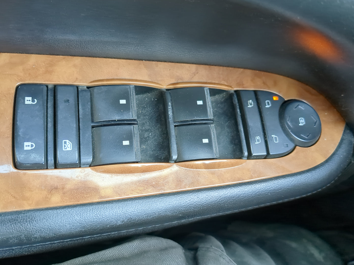 2008-2009 Buick Enclave Master Power Window Switch Replacement Driver Side Left Fits Fits 2008 2009 OEM Used Auto Parts - Oe
