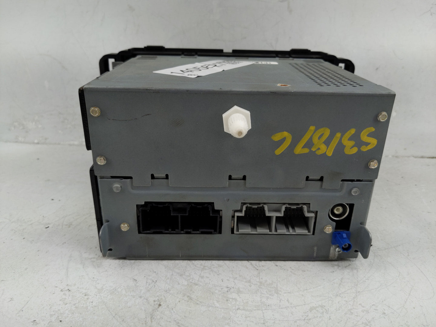 2008 Buick Enclave Radio AM FM Cd Player Receiver Replacement P/N:15921423 Fits OEM Used Auto Parts - Oemusedautoparts1.com