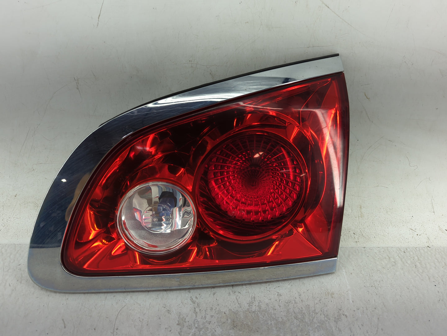 2008-2012 Buick Enclave Tail Light Assembly Passenger Right OEM P/N:25889252 Fits Fits 2008 2009 2010 2011 2012 OEM Used Aut