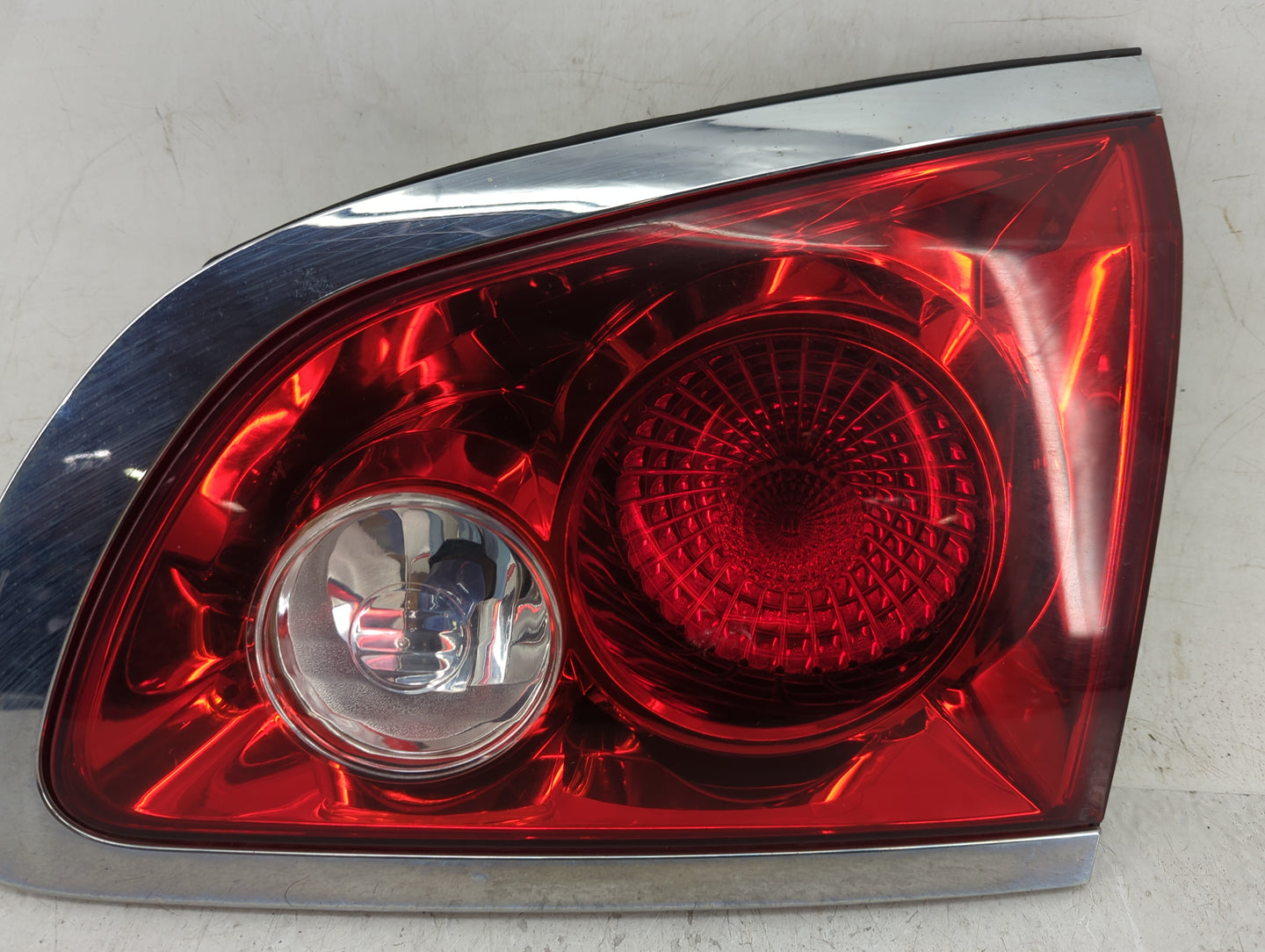2008-2012 Buick Enclave Tail Light Assembly Passenger Right OEM P/N:25889252 Fits Fits 2008 2009 2010 2011 2012 OEM Used Aut