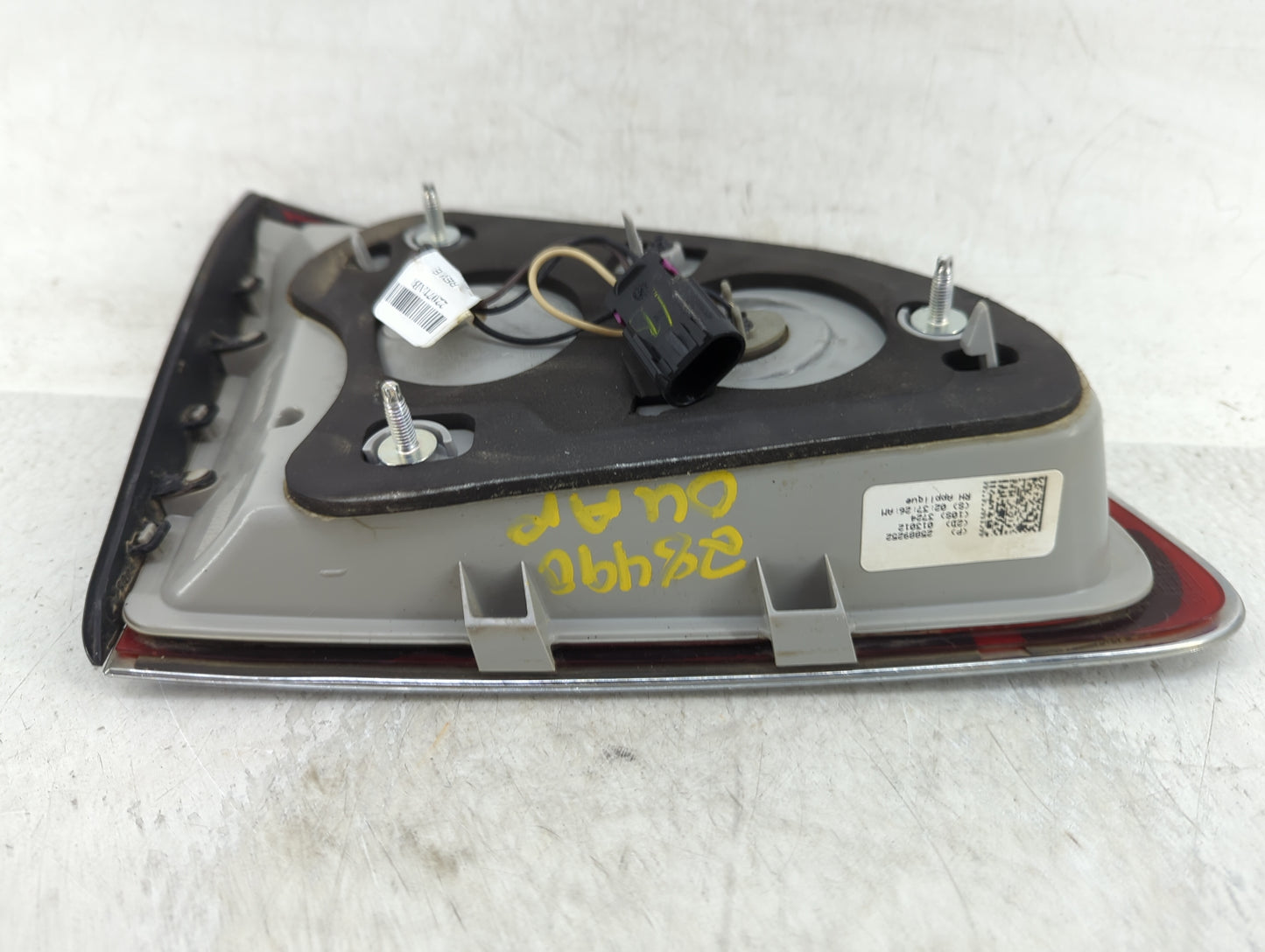 2008-2012 Buick Enclave Tail Light Assembly Passenger Right OEM P/N:25889252 Fits Fits 2008 2009 2010 2011 2012 OEM Used Aut