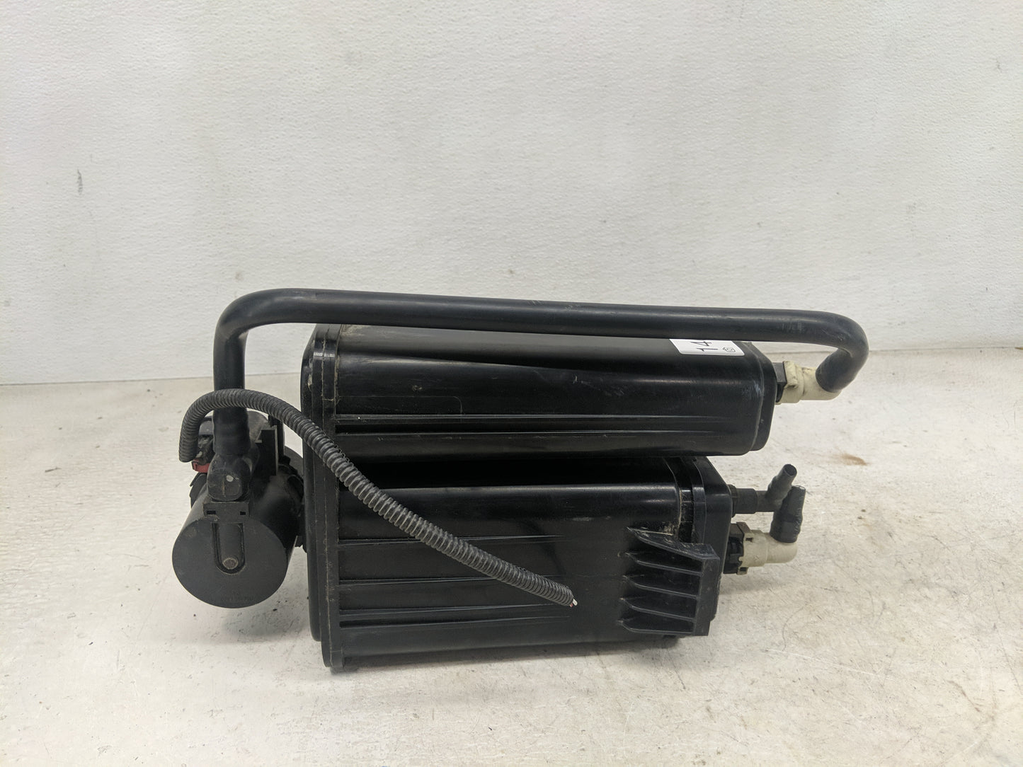 2008 Buick Enclave Fuel Vapor Charcoal Canister 1461930 - Oemusedautoparts1.com