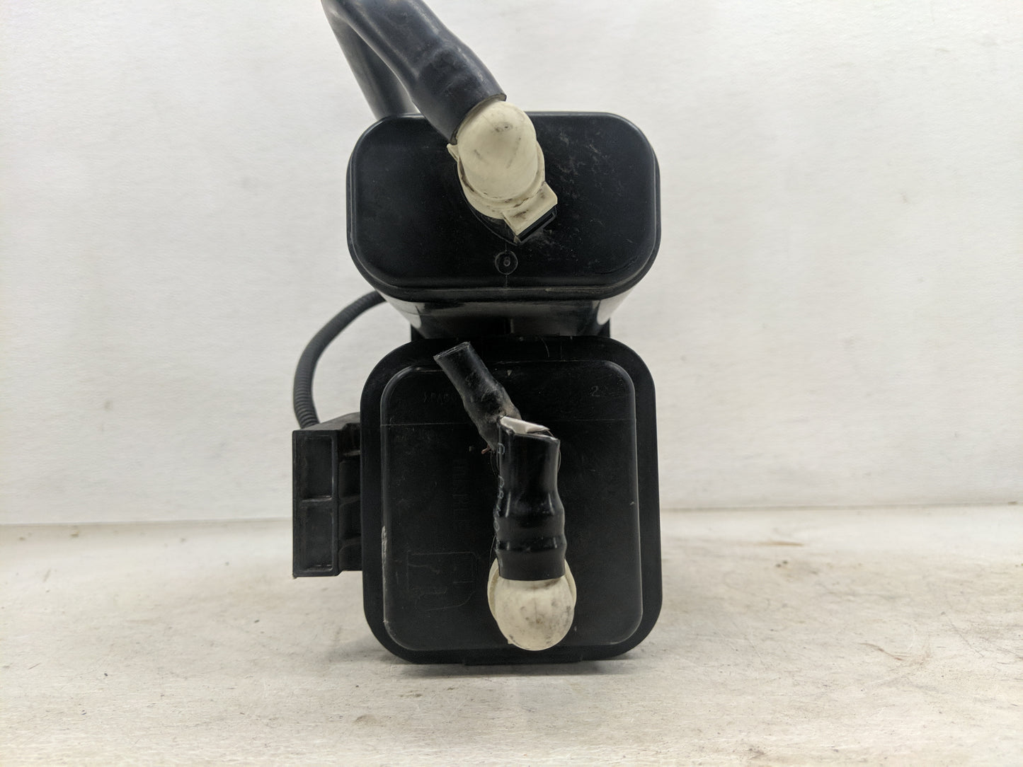 2008 Buick Enclave Fuel Vapor Charcoal Canister 1461930 - Oemusedautoparts1.com