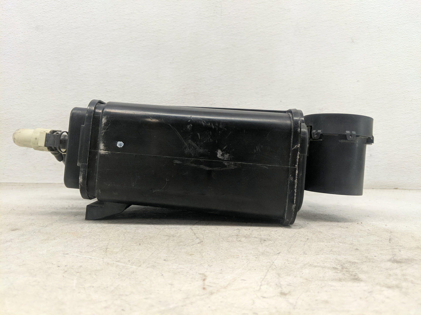 2008 Buick Enclave Fuel Vapor Charcoal Canister 1461930 - Oemusedautoparts1.com