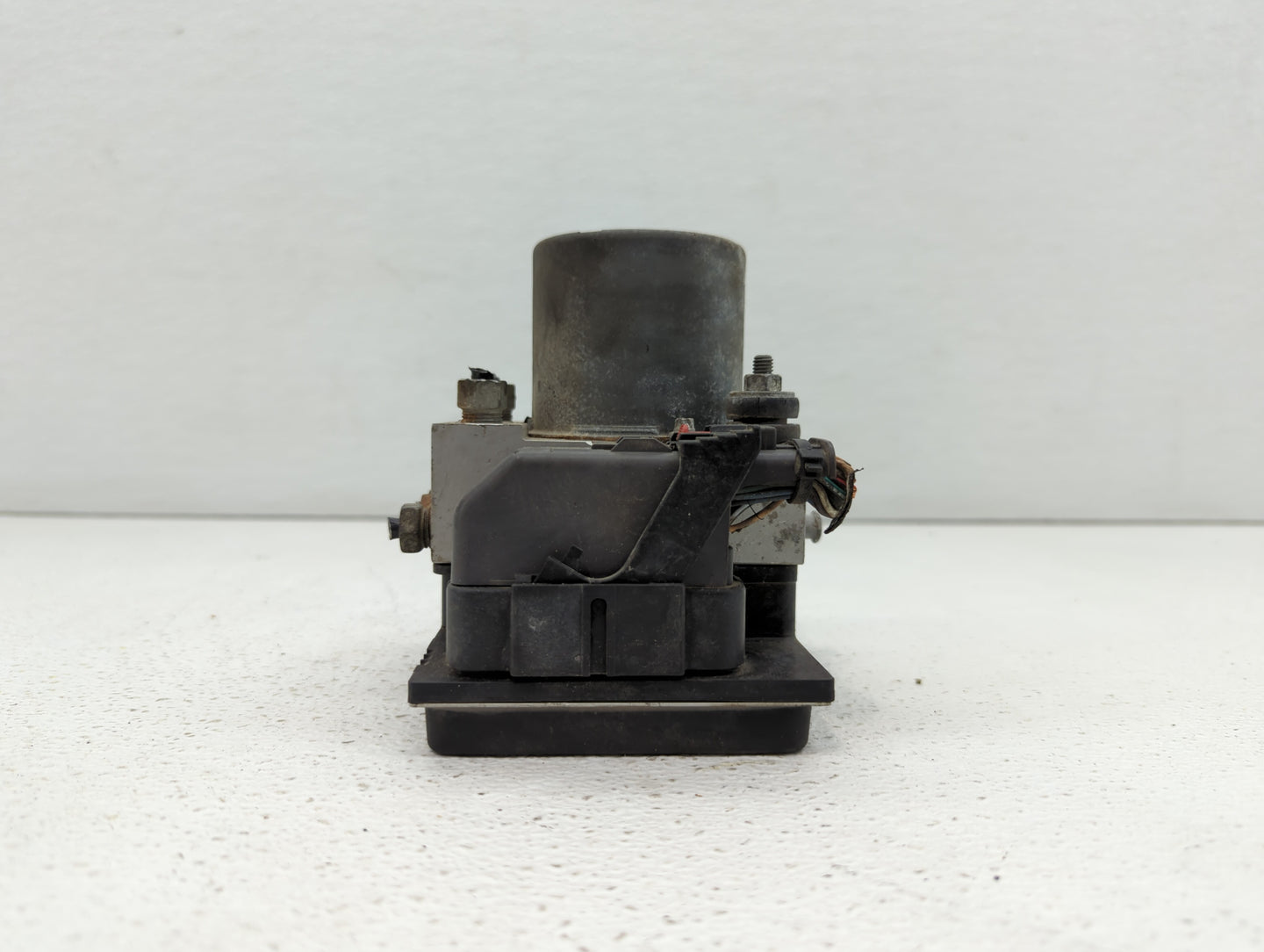 2008 Buick Enclave ABS Pump Control Module Replacement P/N:25860505 Fits OEM Used Auto Parts - Oemusedautoparts1.com