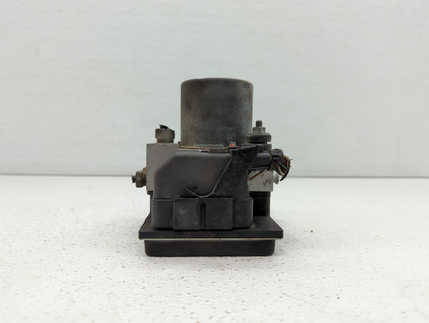 2008 Buick Enclave ABS Pump Control Module Replacement P/N:25860505 Fits OEM Used Auto Parts - Oemusedautoparts1.com