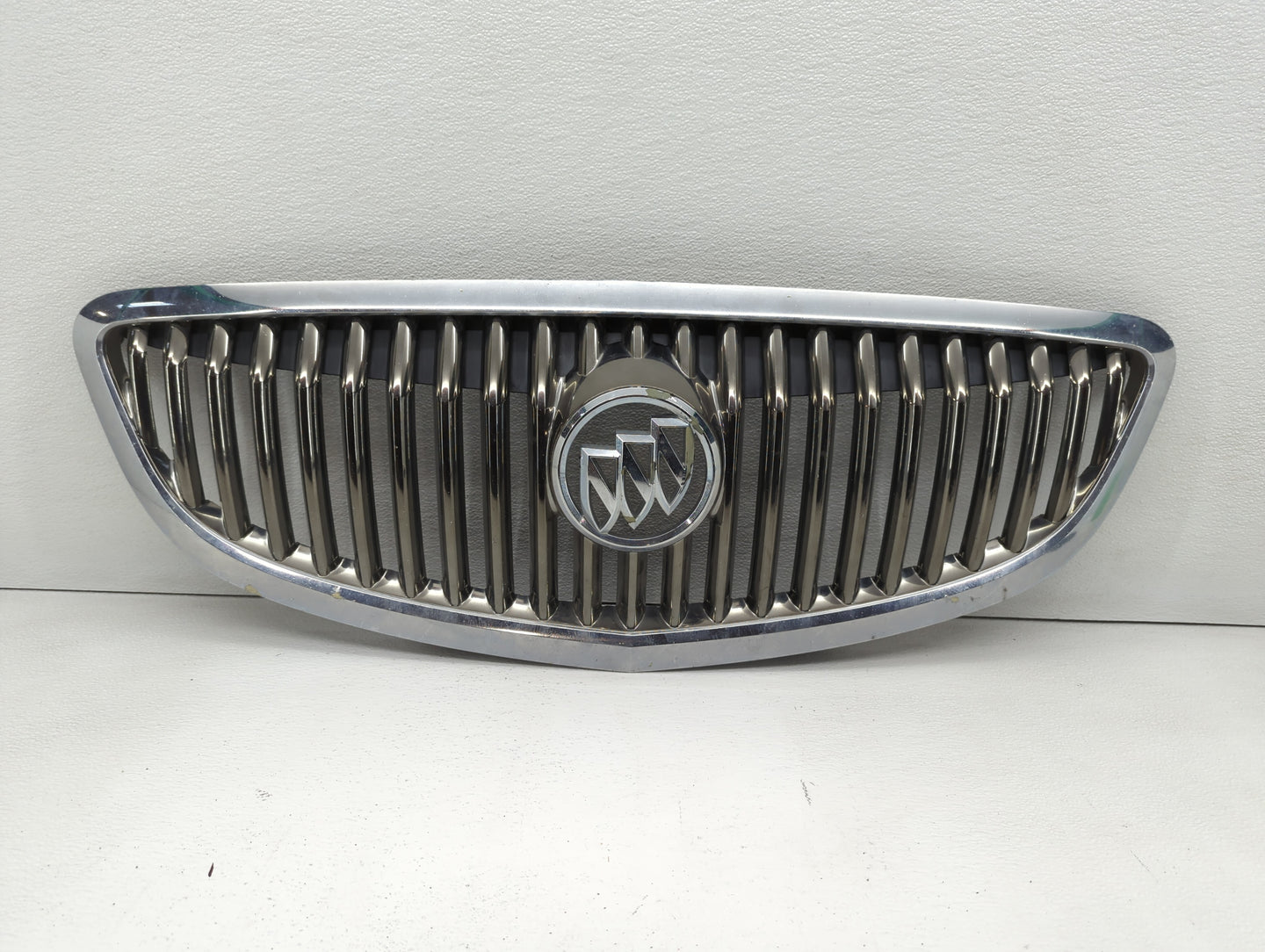 2008 Buick Enclave Front Grille Bumper Not Included - Oemusedautoparts1.com