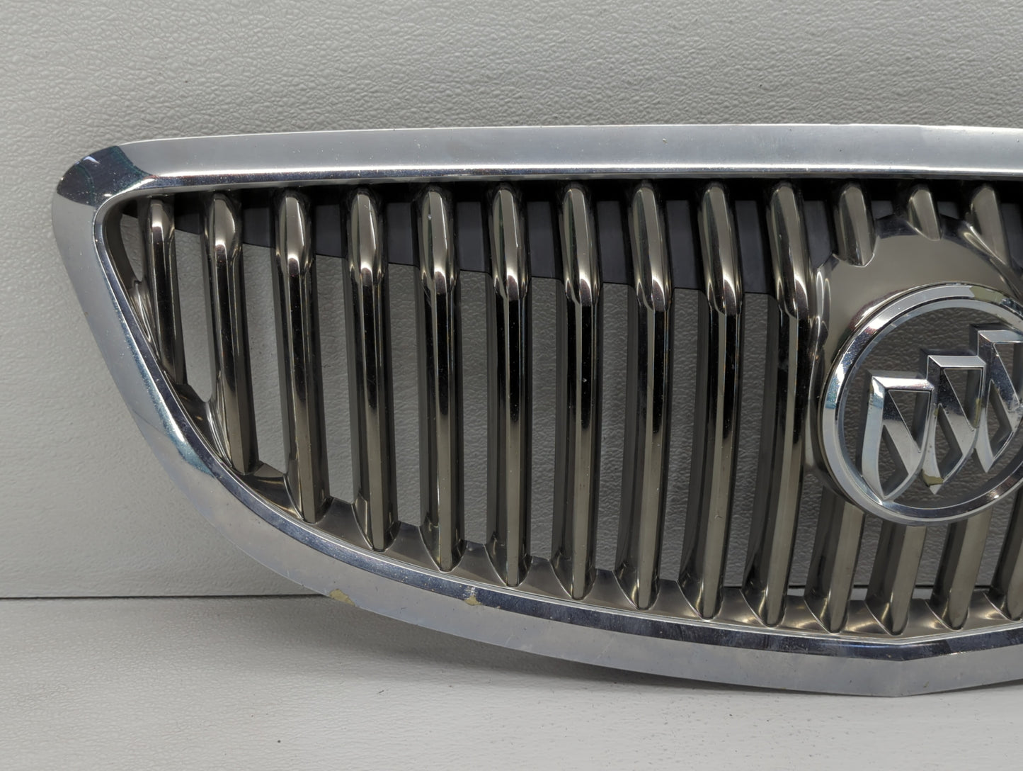 2008 Buick Enclave Front Grille Bumper Not Included - Oemusedautoparts1.com