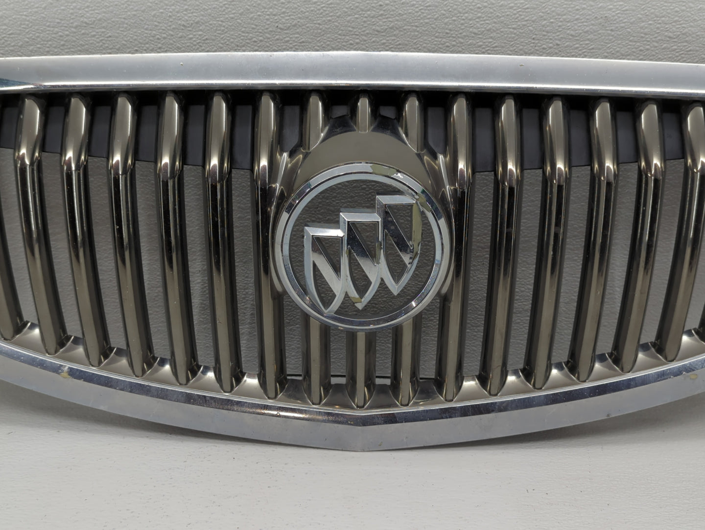 2008 Buick Enclave Front Grille Bumper Not Included - Oemusedautoparts1.com