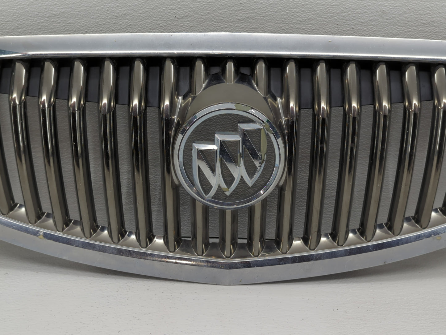 2008 Buick Enclave Front Grille Bumper Not Included - Oemusedautoparts1.com