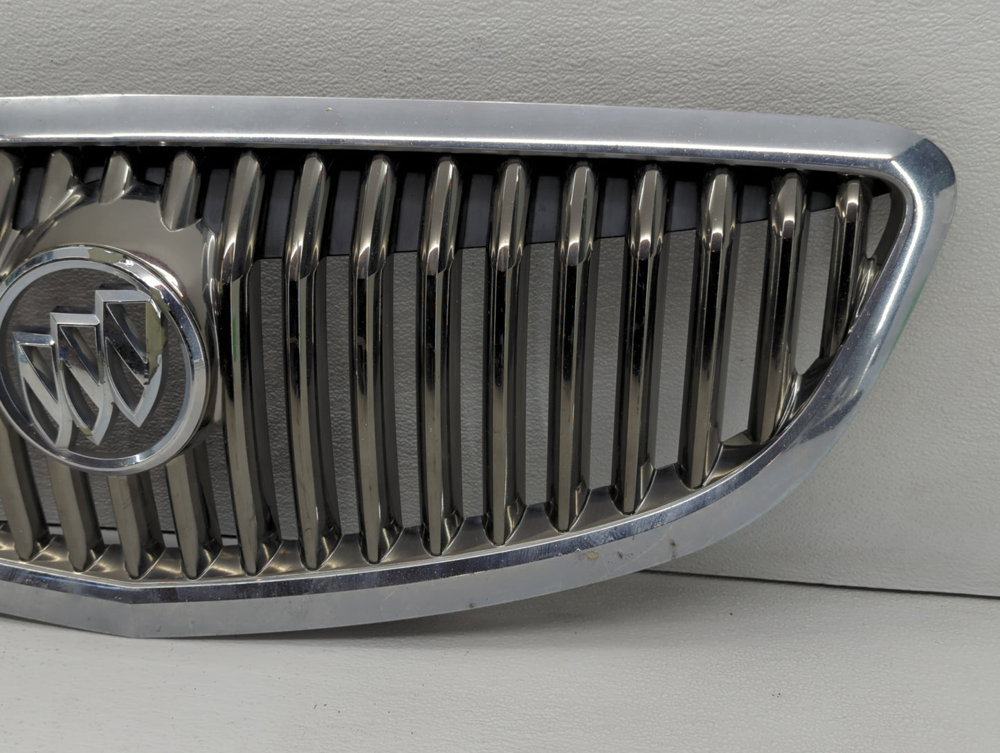 2008 Buick Enclave Front Grille Bumper Not Included - Oemusedautoparts1.com