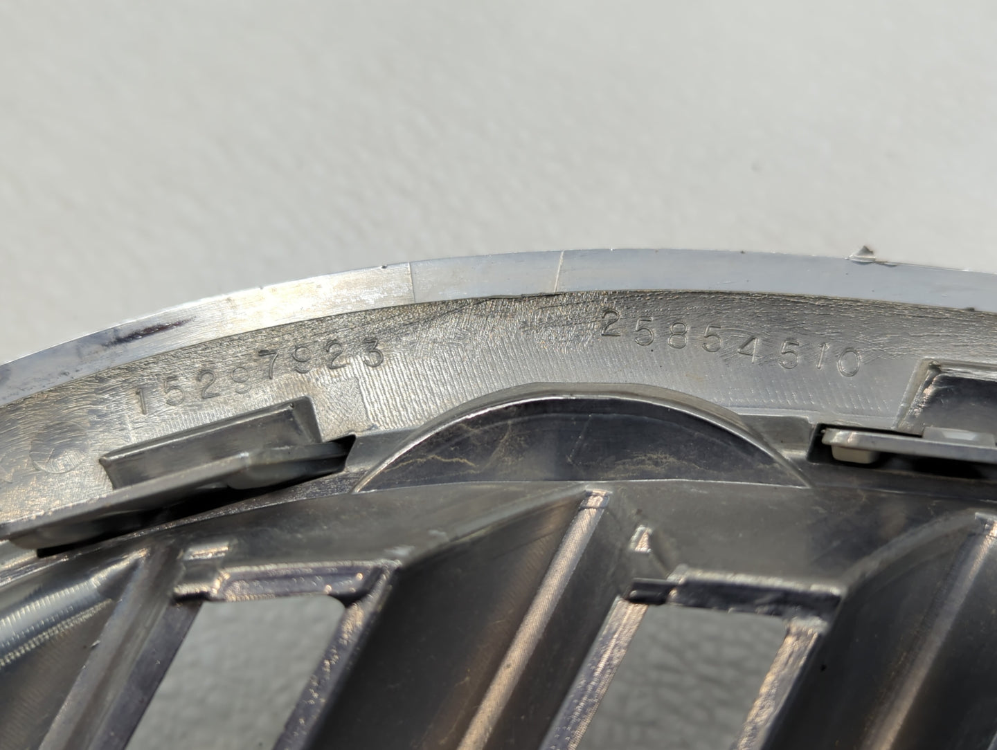 2008 Buick Enclave Front Grille Bumper Not Included - Oemusedautoparts1.com