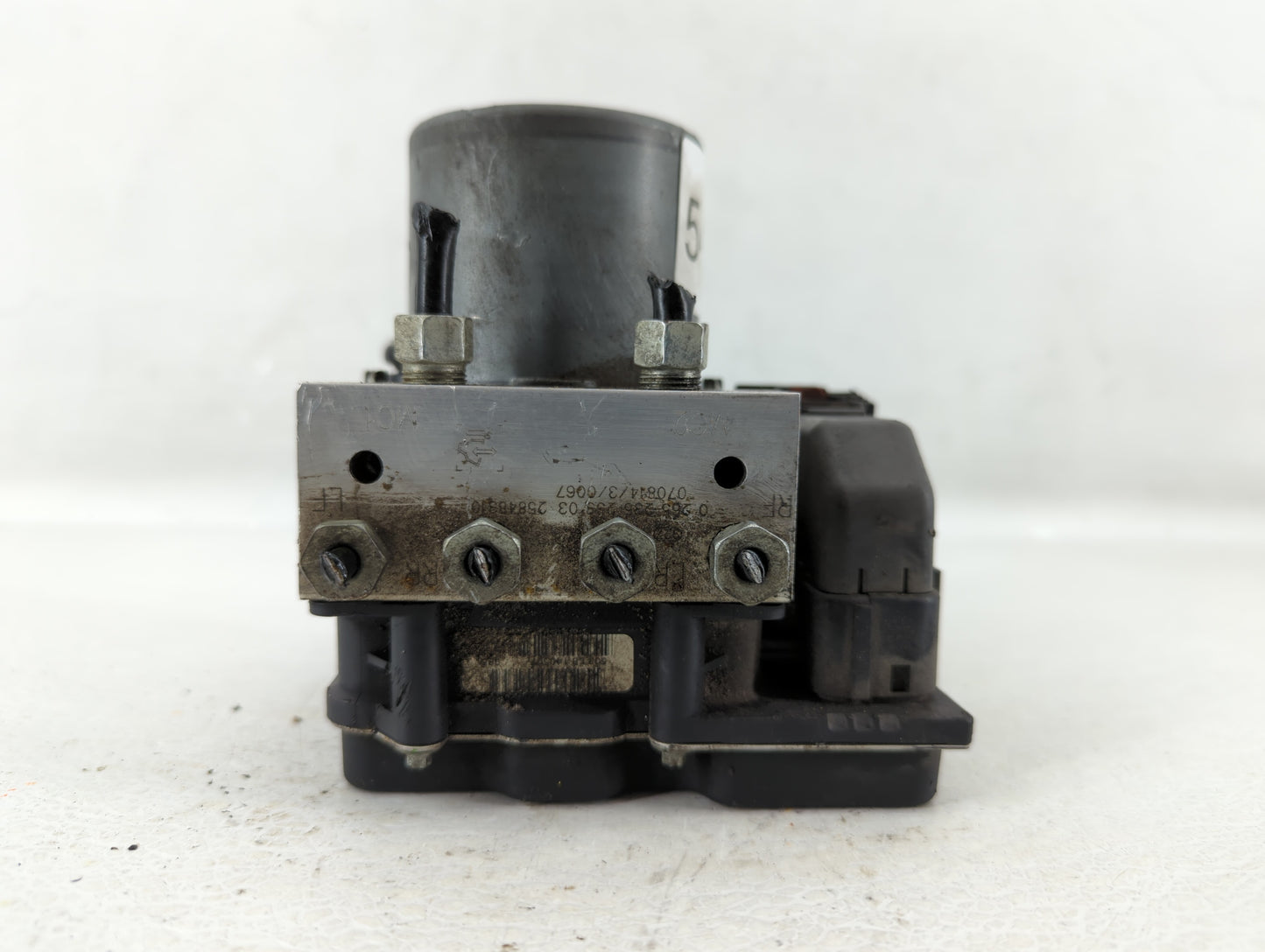 2008 Buick Enclave ABS Pump Control Module Replacement P/N:25860505 Fits OEM Used Auto Parts - Oemusedautoparts1.com