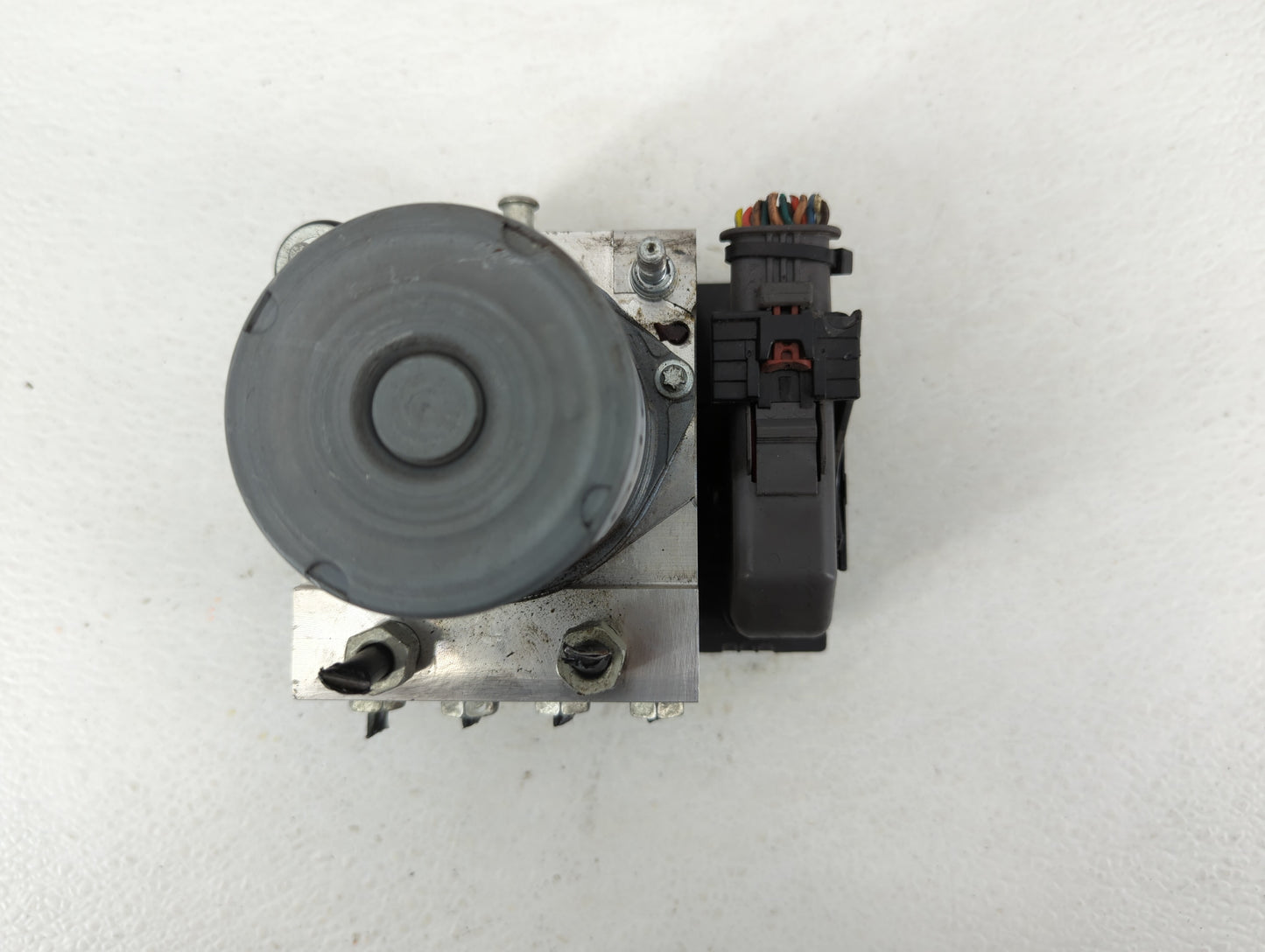2008 Buick Enclave ABS Pump Control Module Replacement P/N:25860505 Fits OEM Used Auto Parts - Oemusedautoparts1.com