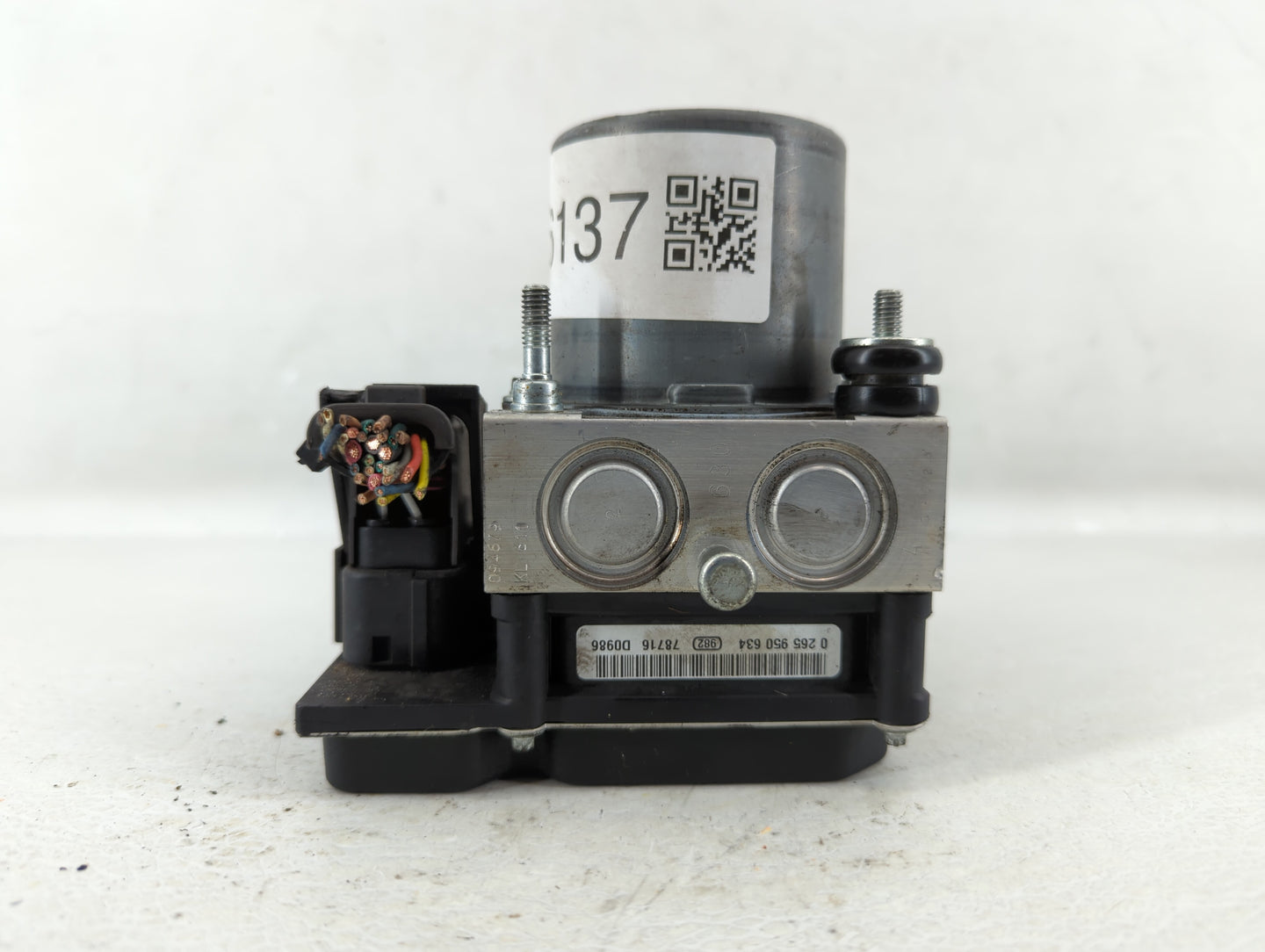 2008 Buick Enclave ABS Pump Control Module Replacement P/N:25860505 Fits OEM Used Auto Parts - Oemusedautoparts1.com