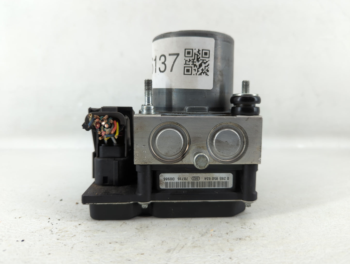 2008 Buick Enclave ABS Pump Control Module Replacement P/N:25860505 Fits OEM Used Auto Parts - Oemusedautoparts1.com