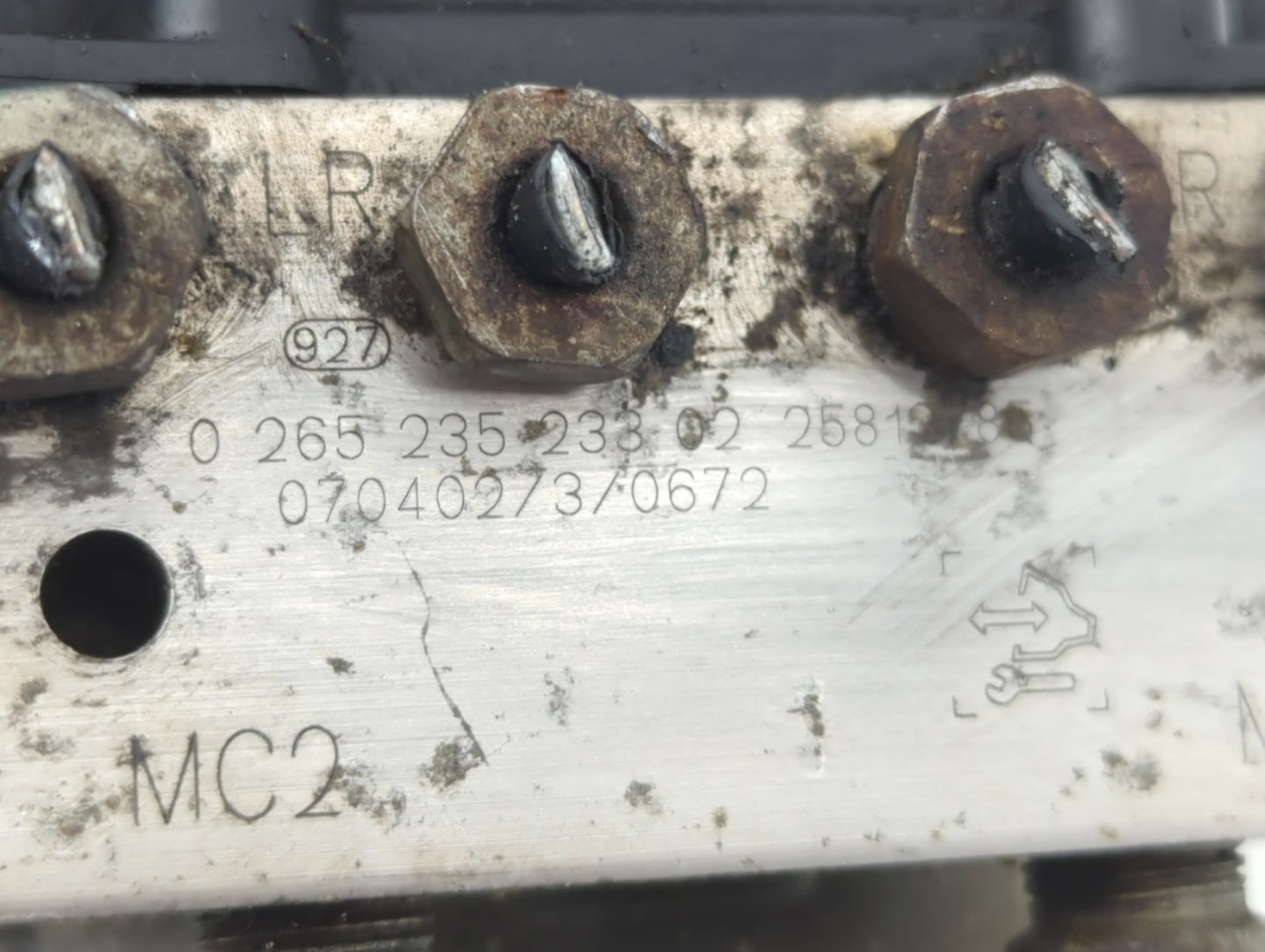 2008 Buick Enclave ABS Pump Control Module Replacement P/N:MC2 25848310 Fits OEM Used Auto Parts - Oemusedautoparts1.com