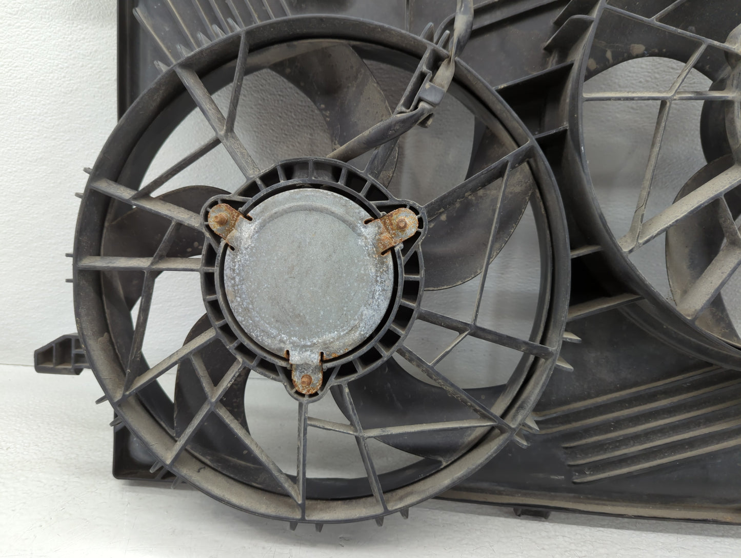2008-2017 Buick Enclave Left Radiator Fan Motor Assembly - Oemusedautoparts1.com