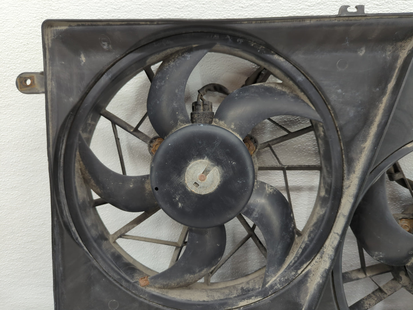2008-2017 Buick Enclave Left Radiator Fan Motor Assembly - Oemusedautoparts1.com
