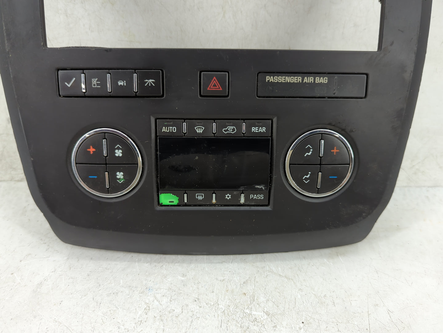 2008 Buick Enclave Climate Control Module Temperature AC/Heater Replacement P/N:25932038 Fits OEM Used Auto Parts - Oemuseda