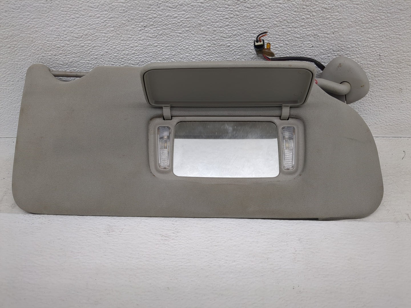 2005-2009 Buick Lacrosse Sun Visor Shade Replacement Passenger Right Mirror Fits Fits 2005 2006 2007 2008 2009 OEM Used Auto