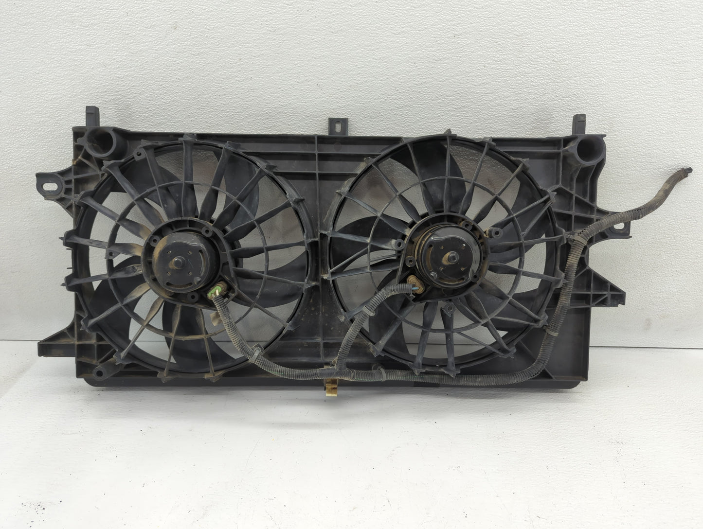 2005-2009 Buick Lacrosse Left Radiator Fan Motor Assembly Black - Oemusedautoparts1.com