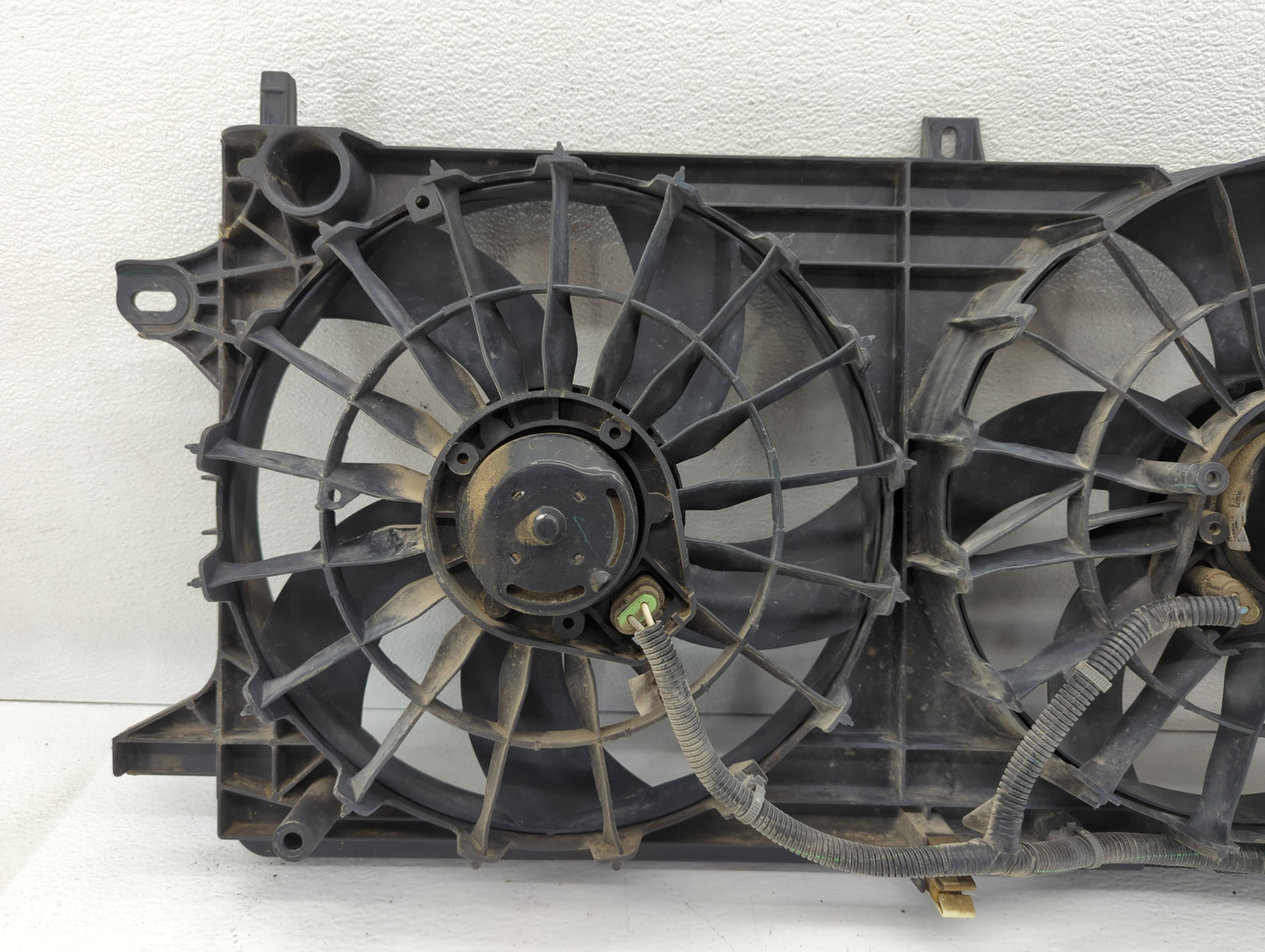 2005-2009 Buick Lacrosse Left Radiator Fan Motor Assembly Black - Oemusedautoparts1.com