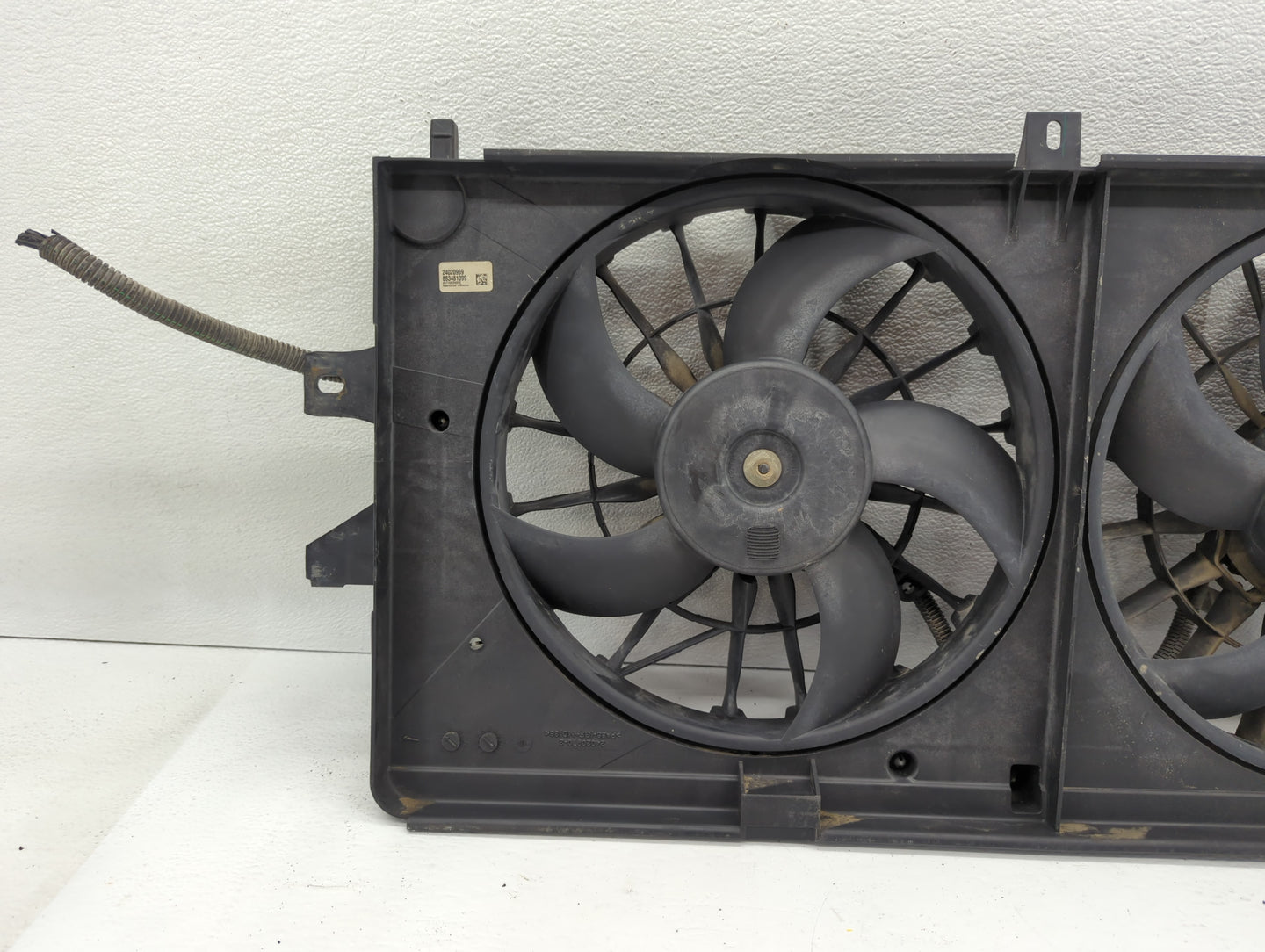 2005-2009 Buick Lacrosse Left Radiator Fan Motor Assembly Black - Oemusedautoparts1.com