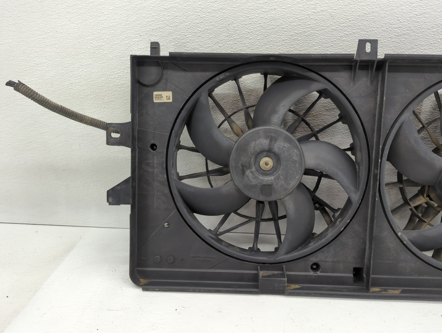 2005-2009 Buick Lacrosse Left Radiator Fan Motor Assembly Black - Oemusedautoparts1.com