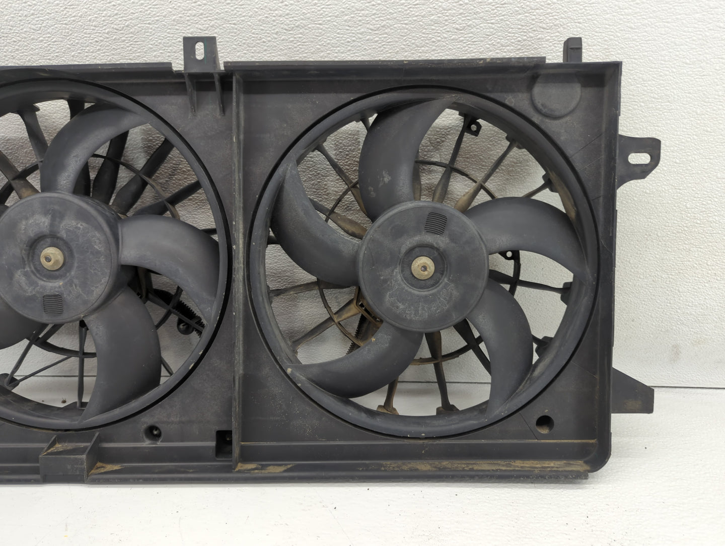 2005-2009 Buick Lacrosse Left Radiator Fan Motor Assembly Black - Oemusedautoparts1.com