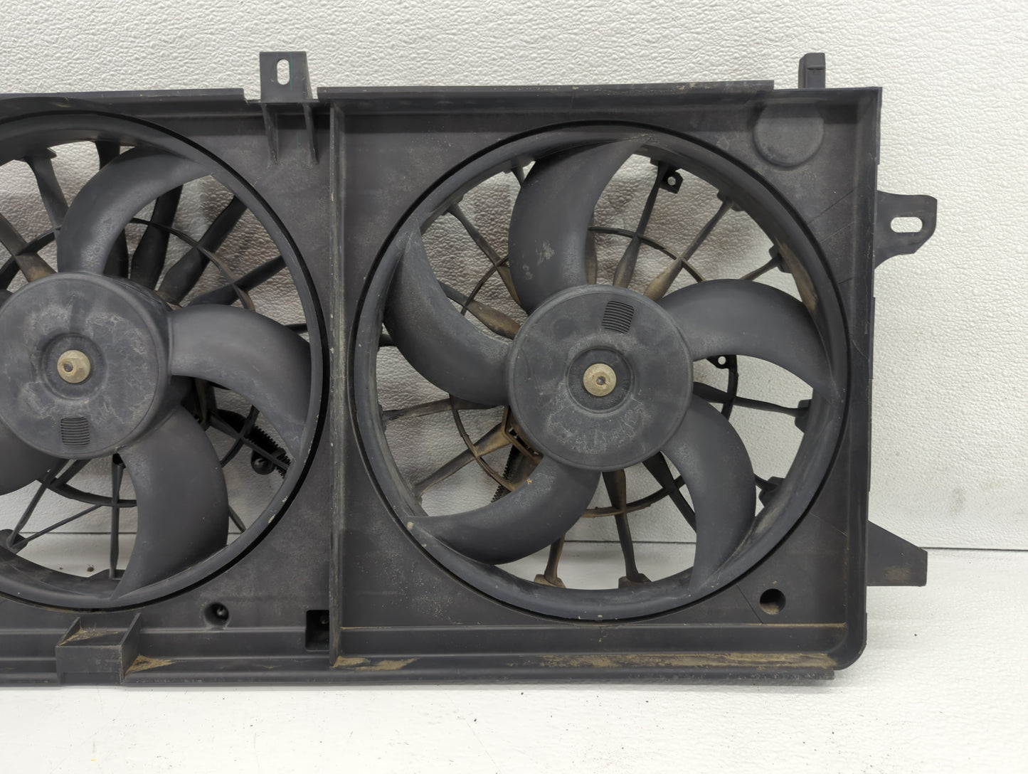 2005-2009 Buick Lacrosse Left Radiator Fan Motor Assembly Black - Oemusedautoparts1.com