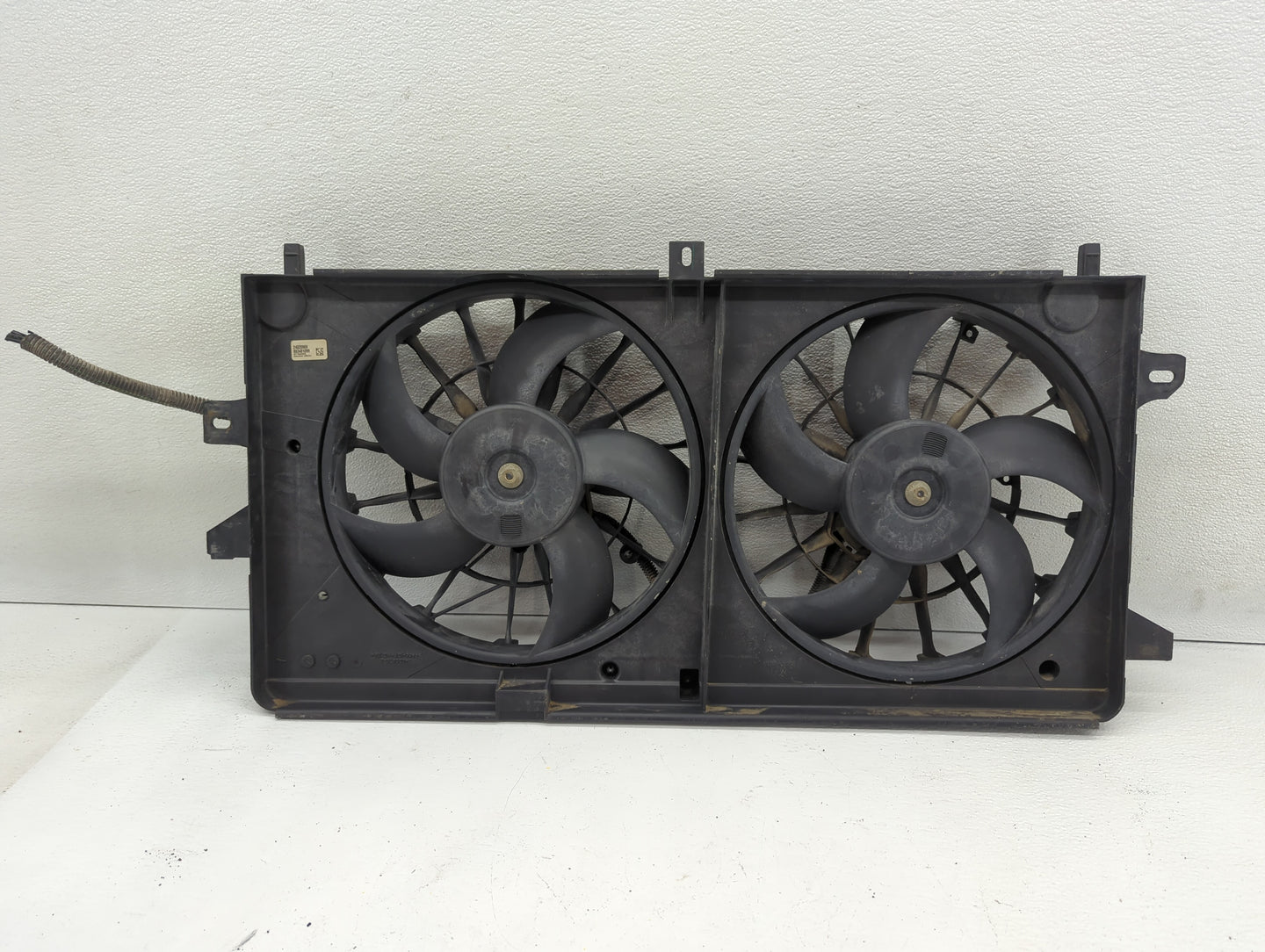 2005-2009 Buick Lacrosse Left Radiator Fan Motor Assembly Black - Oemusedautoparts1.com