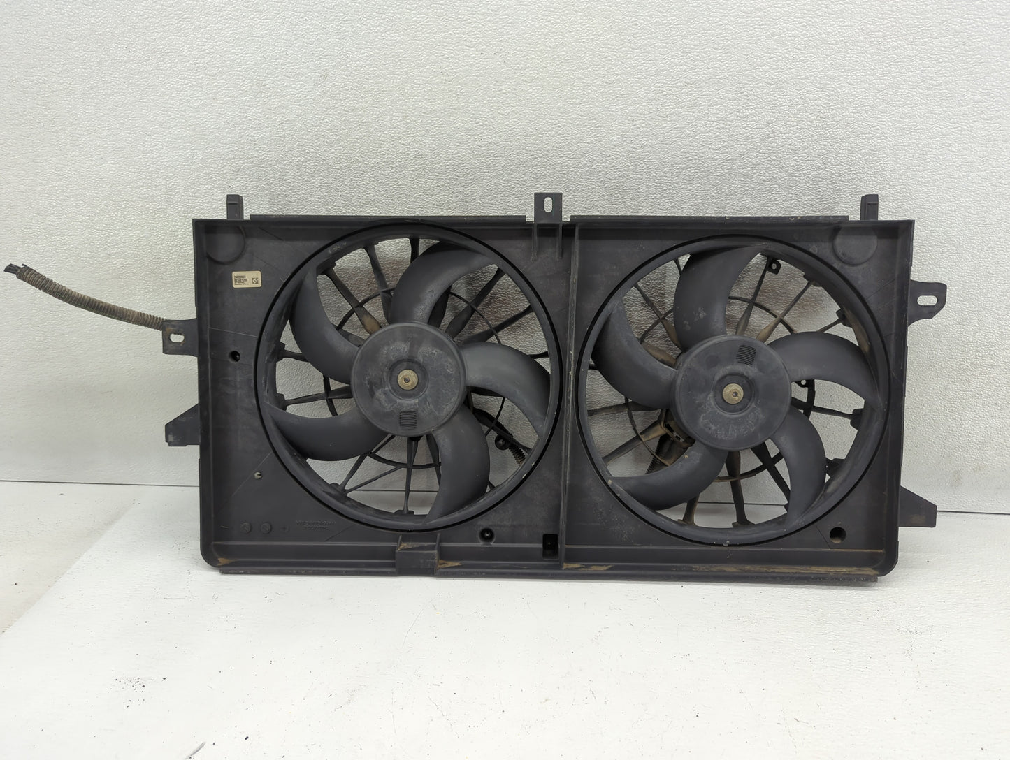 2005-2009 Buick Lacrosse Left Radiator Fan Motor Assembly Black - Oemusedautoparts1.com