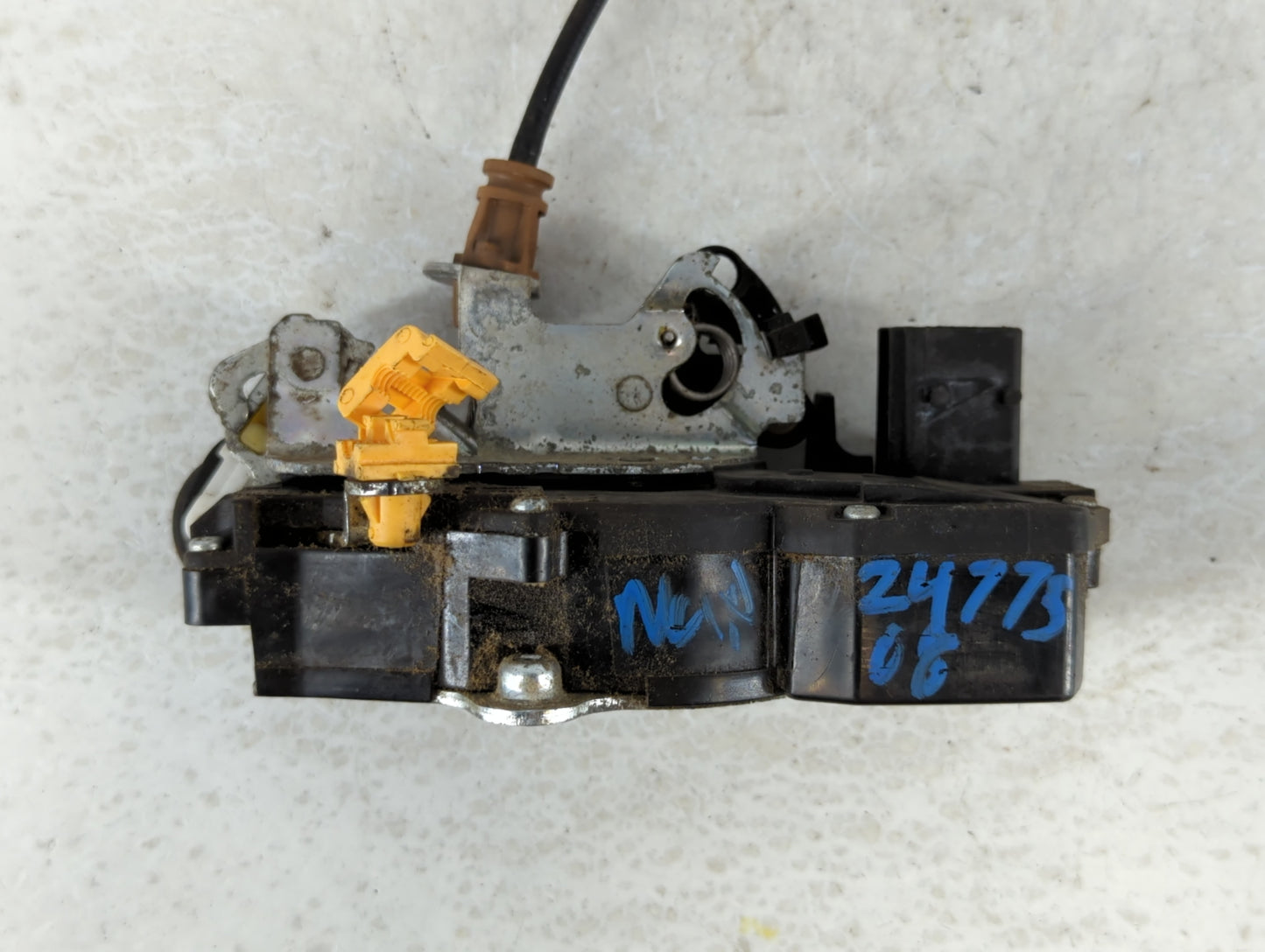 2008 Buick Lucerne Front Driver Left Lock Actuator - Oemusedautoparts1.com