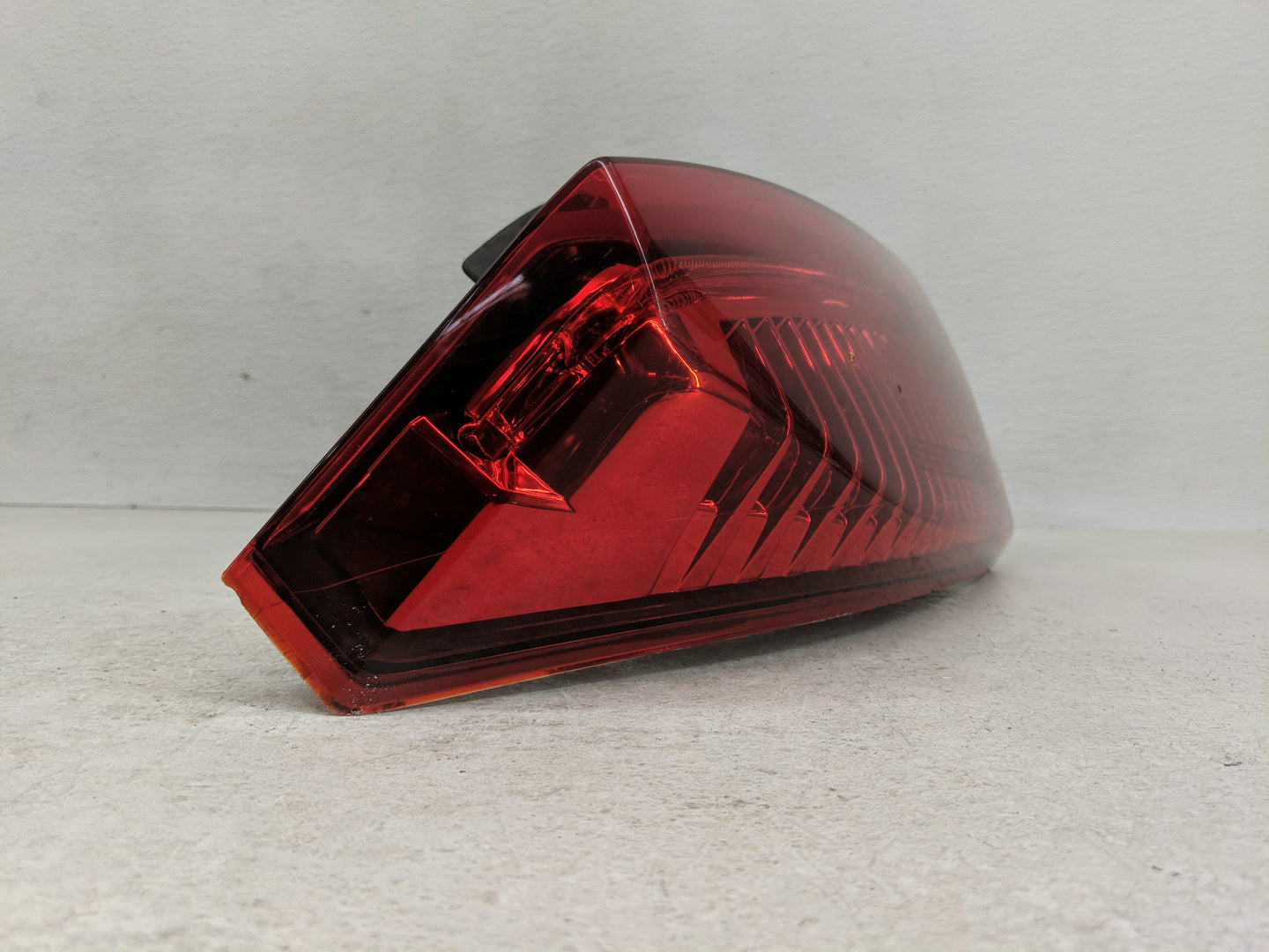 2008-2014 Cadillac Cts Driver Left Side Deck Lid Mounted Tail Light 1270326 - Oemusedautoparts1.com