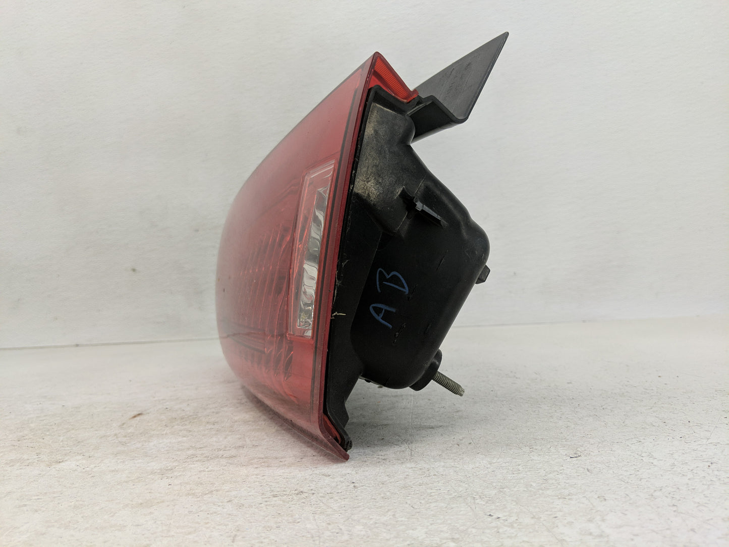 2008-2014 Cadillac Cts Driver Left Side Deck Lid Mounted Tail Light 1270326 - Oemusedautoparts1.com