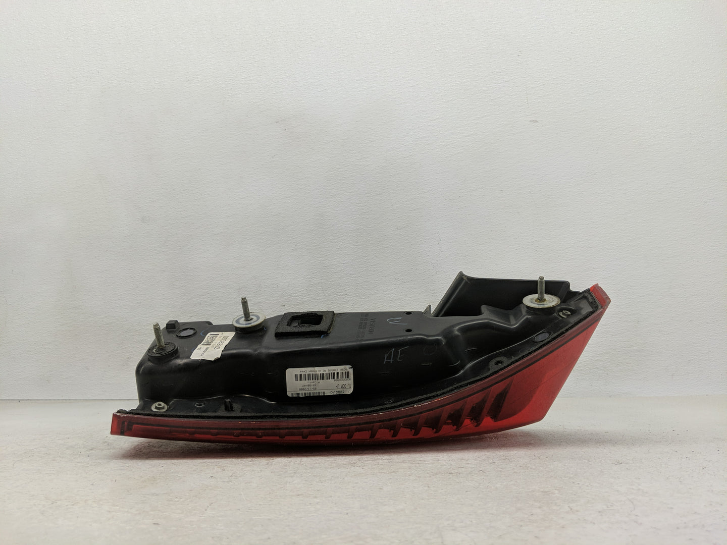 2008-2014 Cadillac Cts Driver Left Side Deck Lid Mounted Tail Light 1270326 - Oemusedautoparts1.com