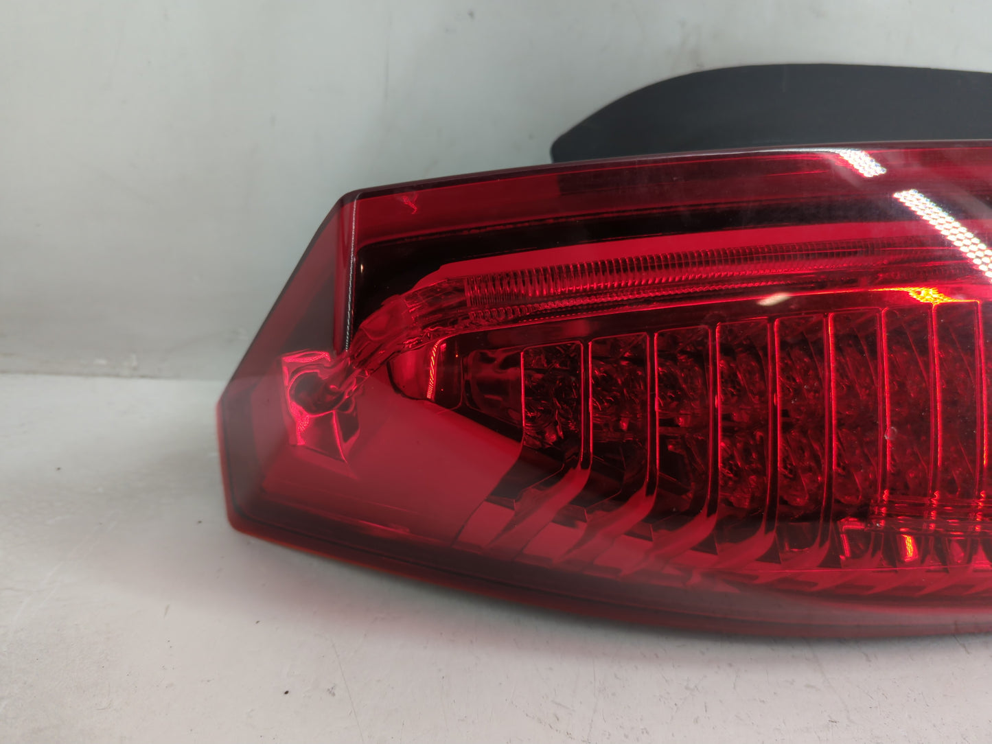 2008-2014 Cadillac Cts Tail Light Assembly Driver Left OEM P/N:25902143 Fits Fits 2008 2009 2010 2011 2012 2013 2014 OEM Use