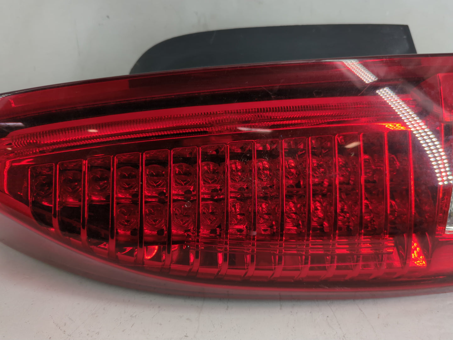 2008-2014 Cadillac Cts Tail Light Assembly Driver Left OEM P/N:25902143 Fits Fits 2008 2009 2010 2011 2012 2013 2014 OEM Use