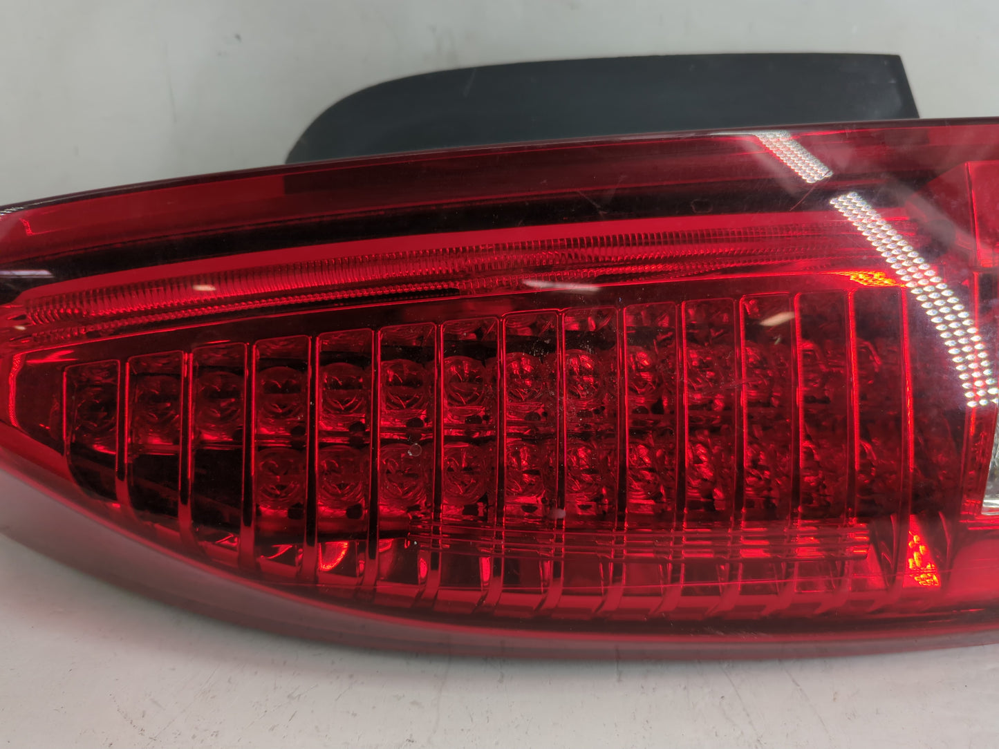 2008-2014 Cadillac Cts Tail Light Assembly Driver Left OEM P/N:25902143 Fits Fits 2008 2009 2010 2011 2012 2013 2014 OEM Use