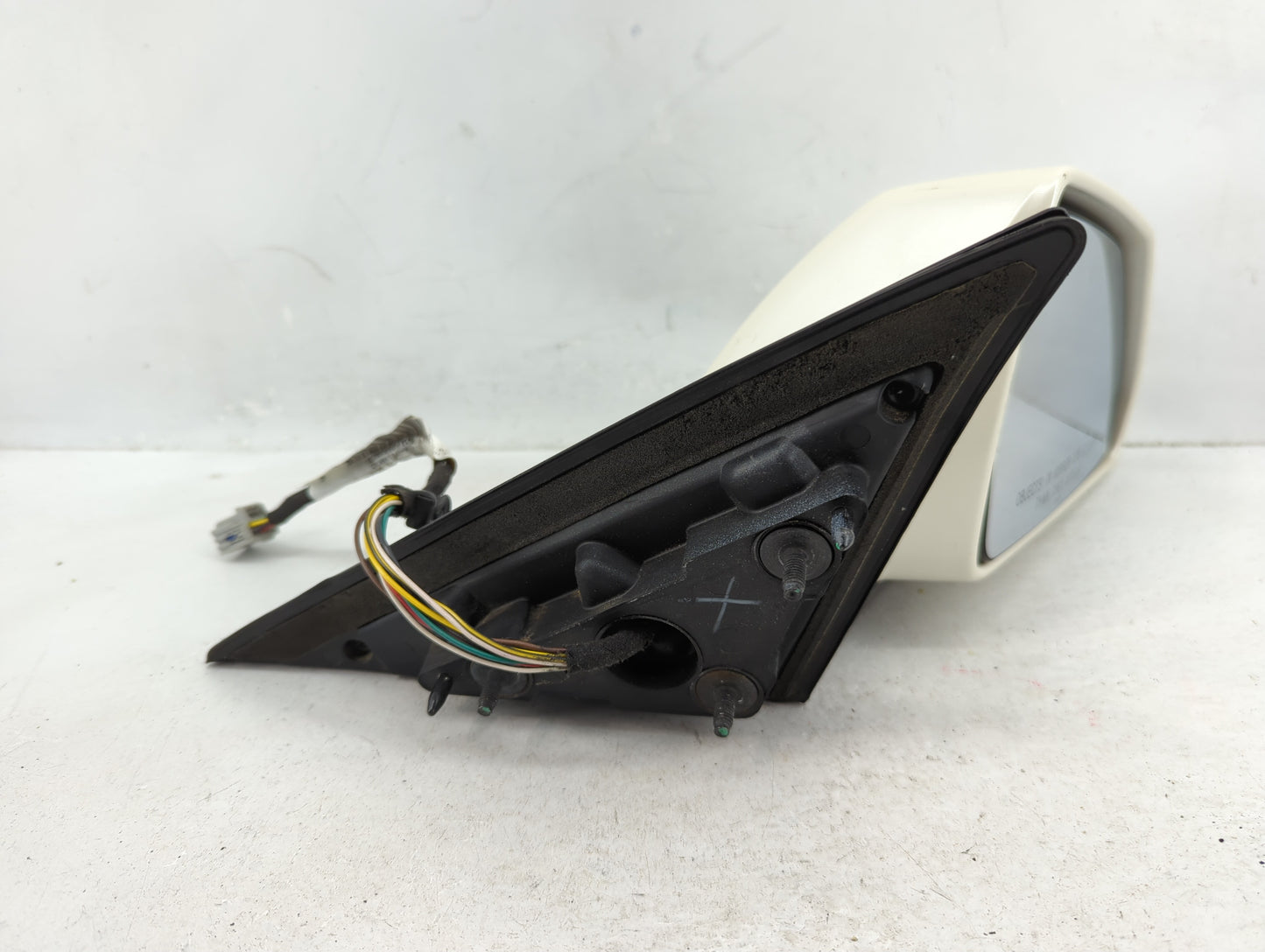 2008-2014 Cadillac Cts Driver Side View Mirror - Left Door Mirror OEM Used - Oemusedautoparts1.com