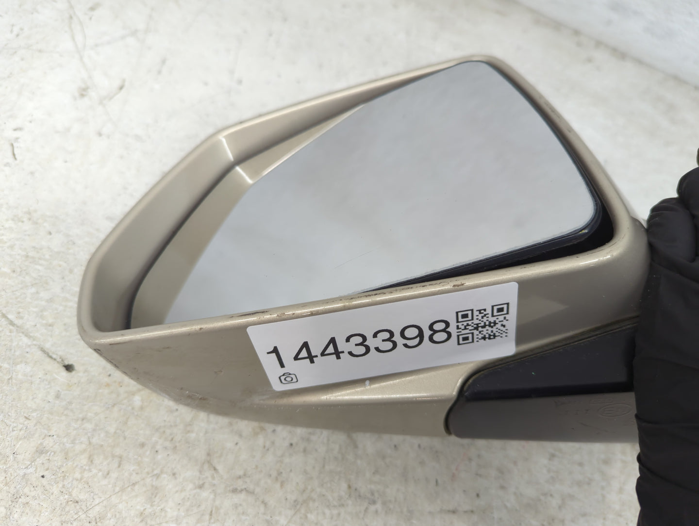 2008-2014 Cadillac Cts Driver Side View Mirror - Left Door Mirror OEM Used - Oemusedautoparts1.com