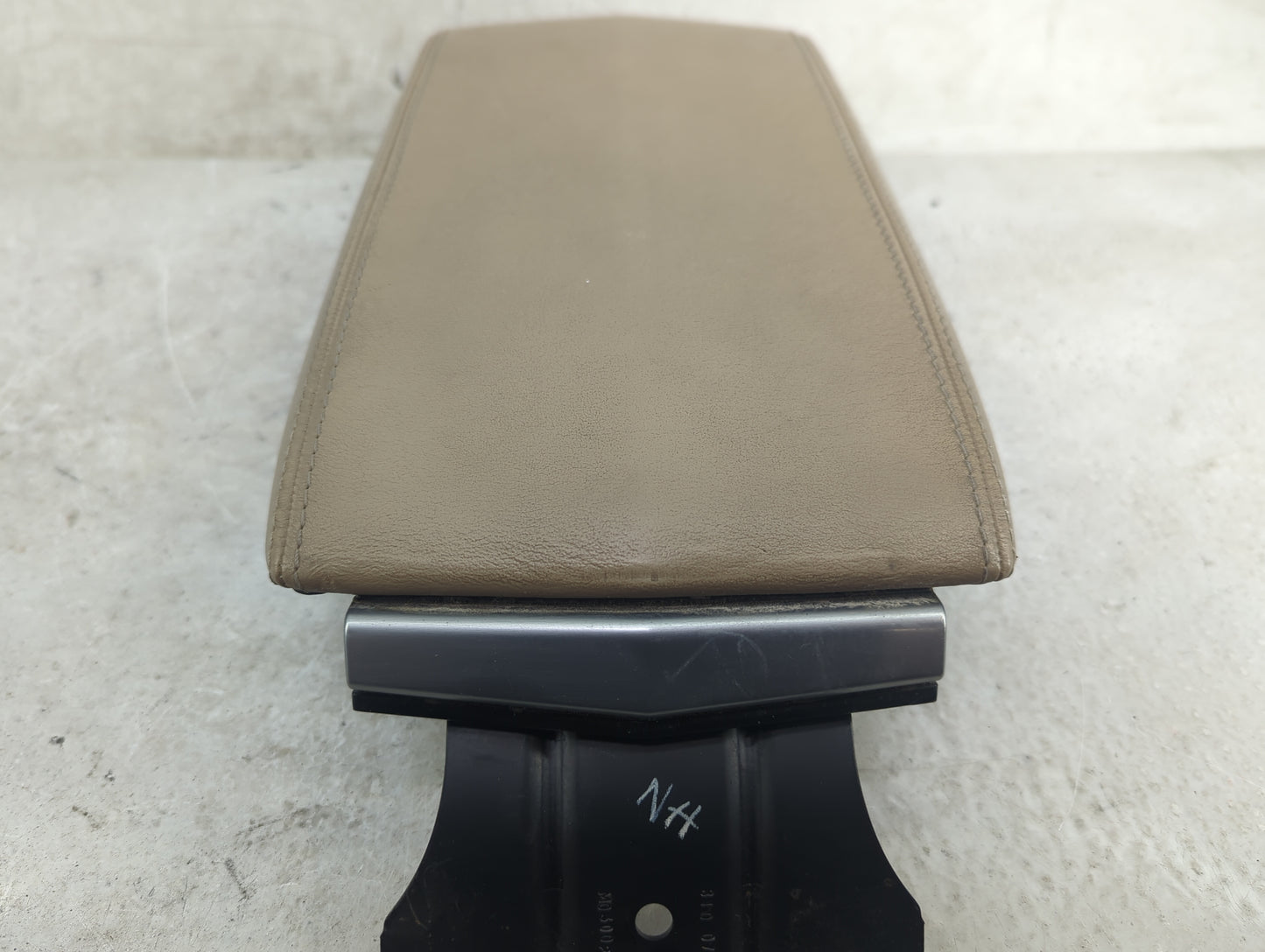 2008 Cadillac Cts Center Console Armrest Cover Lid Fits OEM Used Auto Parts - Oemusedautoparts1.com