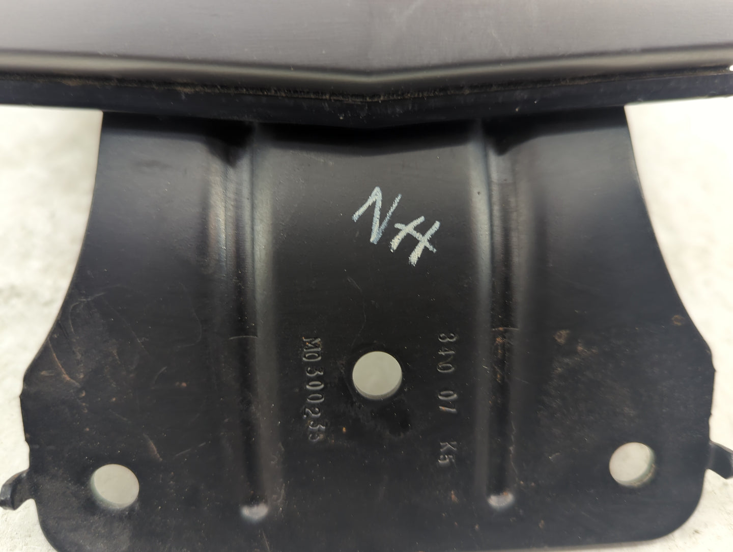 2008 Cadillac Cts Center Console Armrest Cover Lid Fits OEM Used Auto Parts - Oemusedautoparts1.com