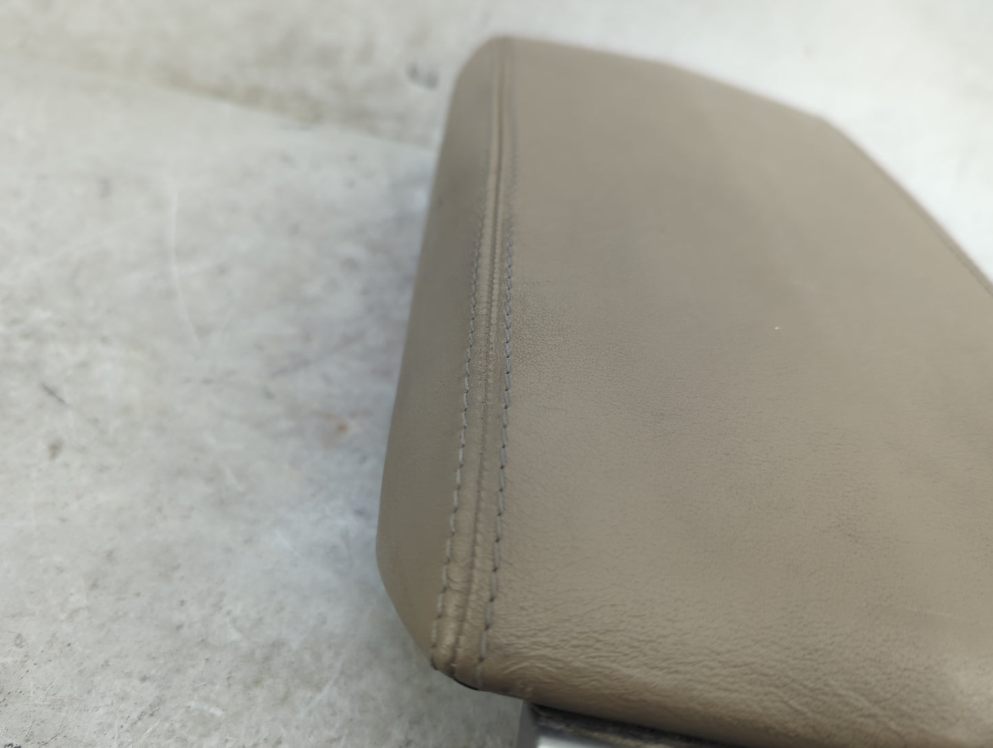 2008 Cadillac Cts Center Console Armrest Cover Lid Fits OEM Used Auto Parts - Oemusedautoparts1.com