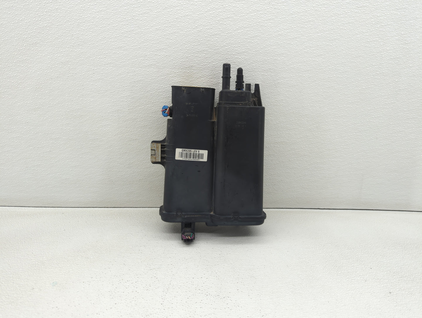 2008 Cadillac Cts Fuel Vapor Charcoal Canister - Oemusedautoparts1.com