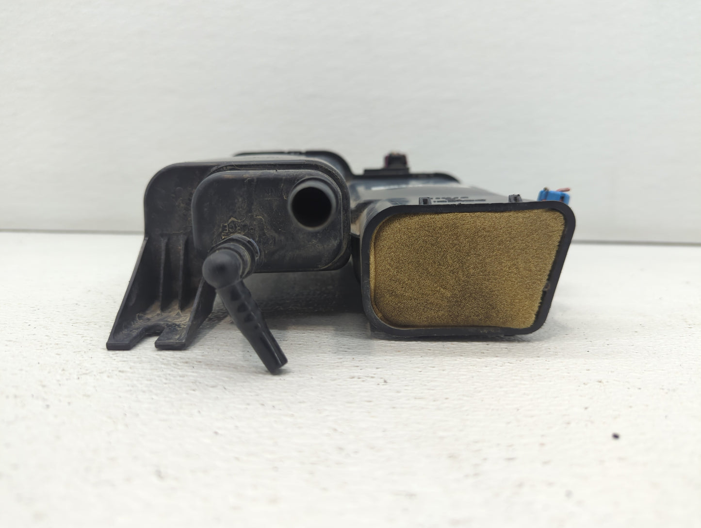 2008 Cadillac Cts Fuel Vapor Charcoal Canister - Oemusedautoparts1.com