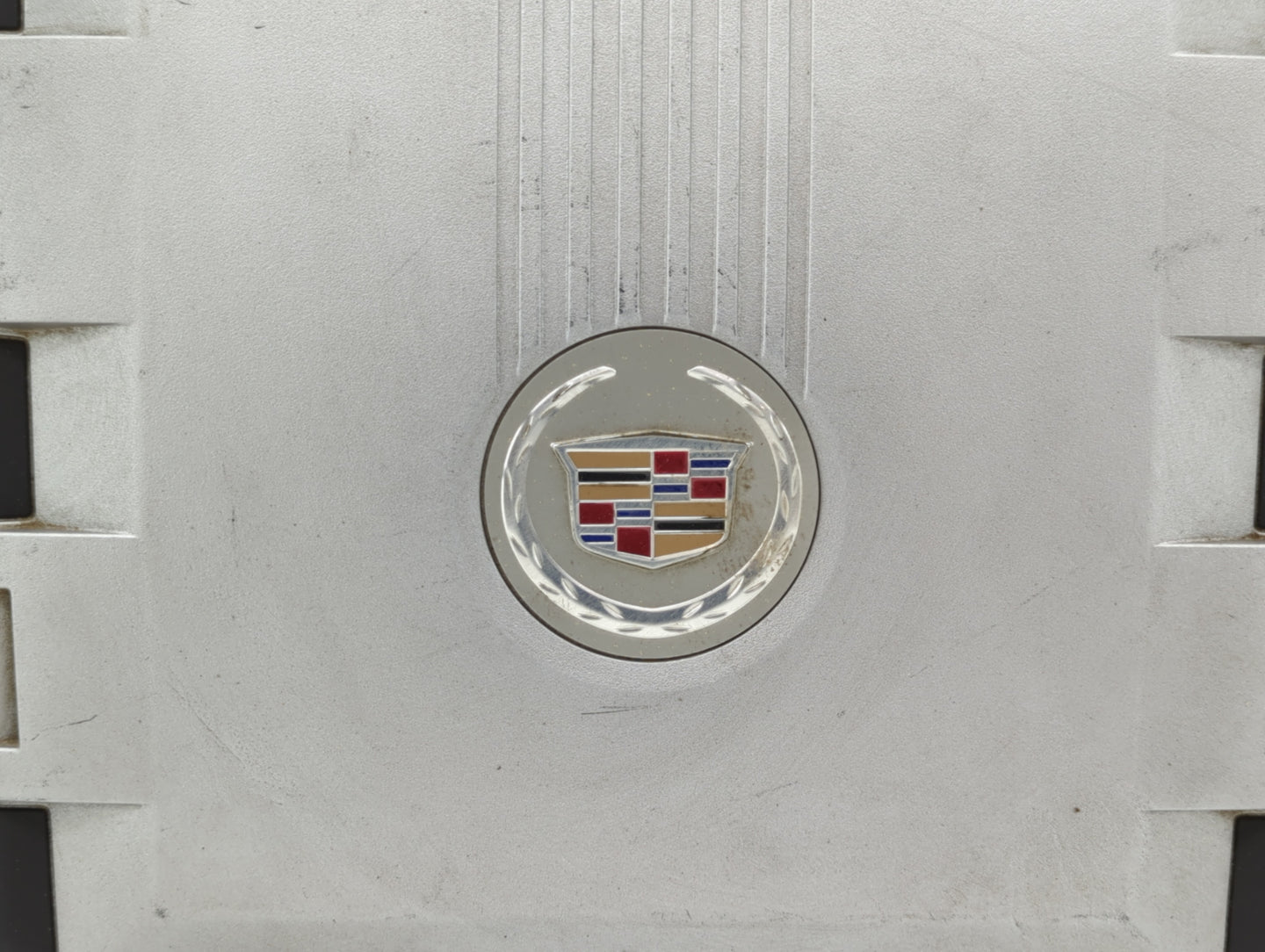 2008 Cadillac Cts Engine Cover - Oemusedautoparts1.com