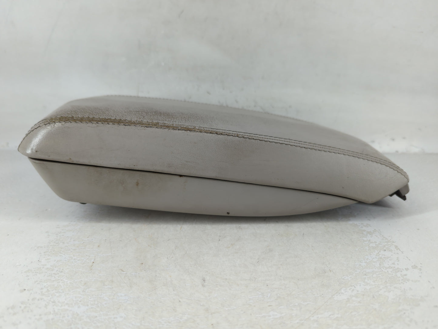 2008 Cadillac Cts Center Console Armrest Cover Lid Fits OEM Used Auto Parts - Oemusedautoparts1.com