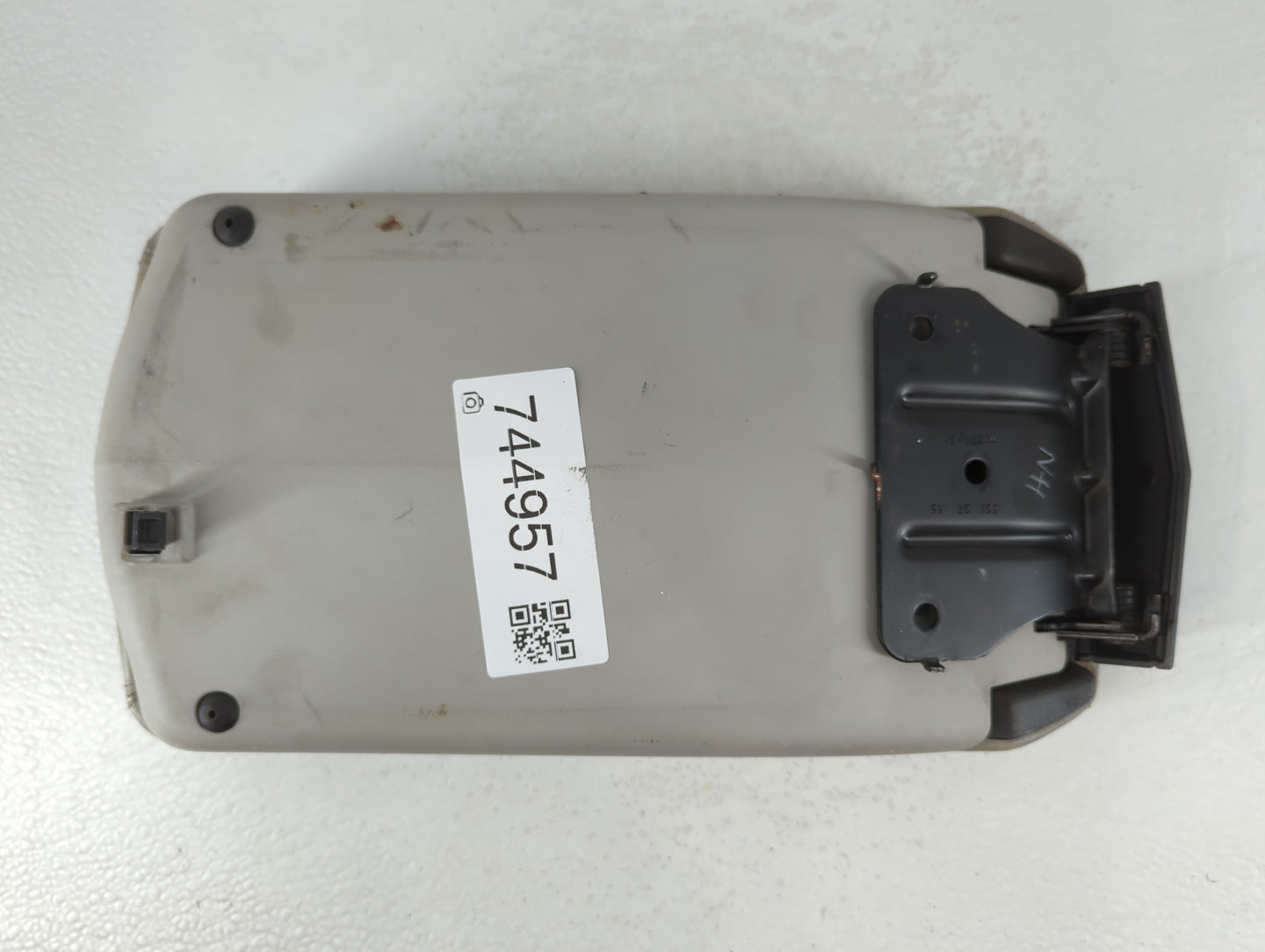 2008 Cadillac Cts Center Console Armrest Cover Lid Fits OEM Used Auto Parts - Oemusedautoparts1.com